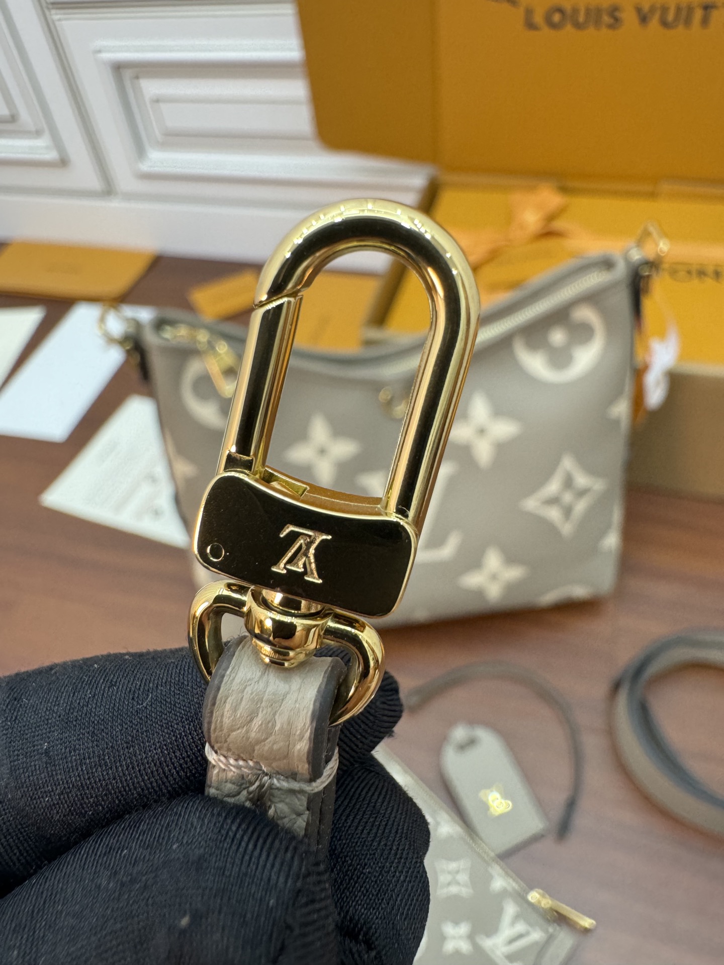 M47180 imported original leather - Image 16