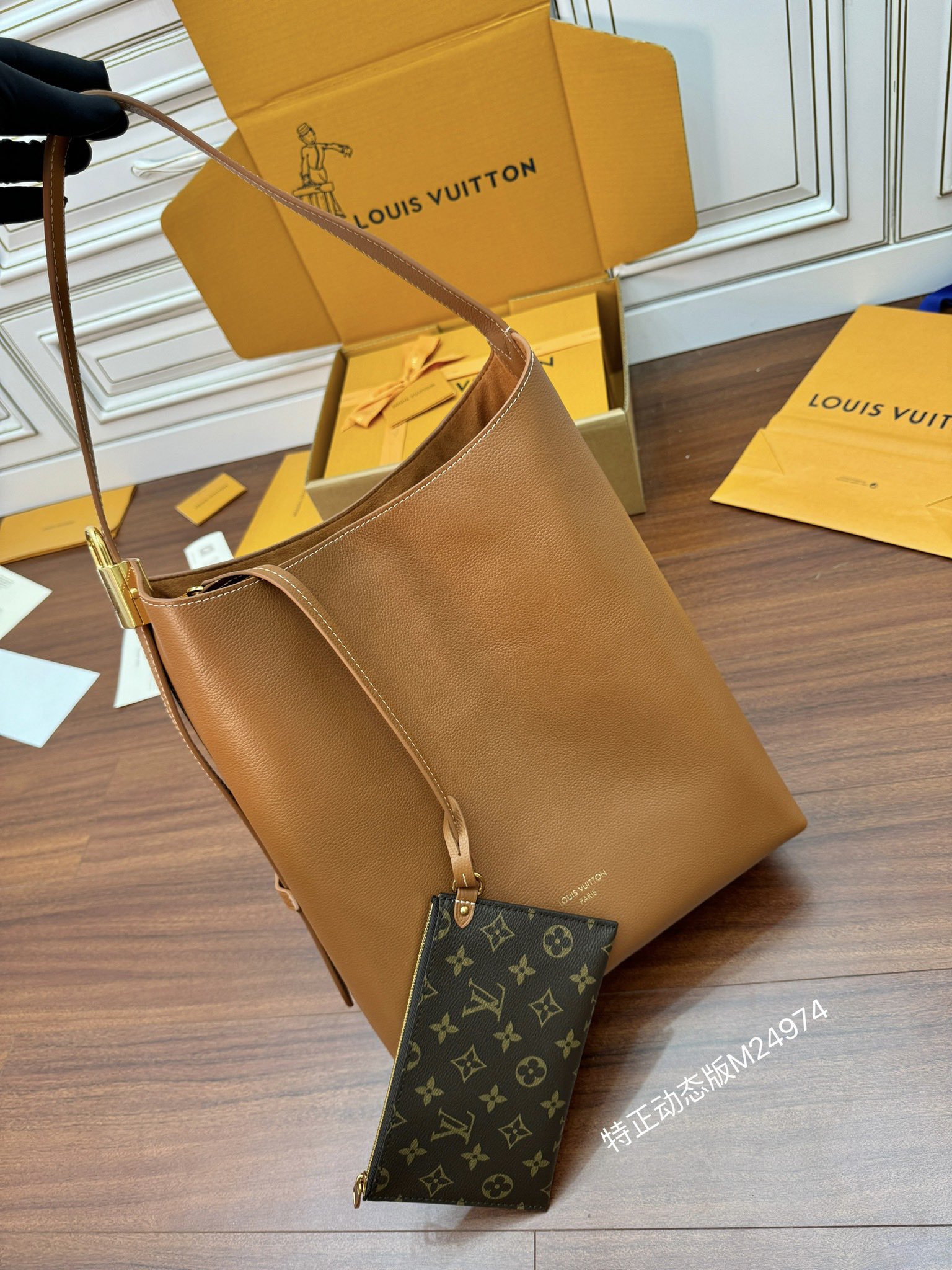 M24974 dynamic electronic chip, gift bag, protective paper, copperplate electronic label, certificate) The leather is genuine OEM Italian A-grade leather (super genuine): the so-called super genuine