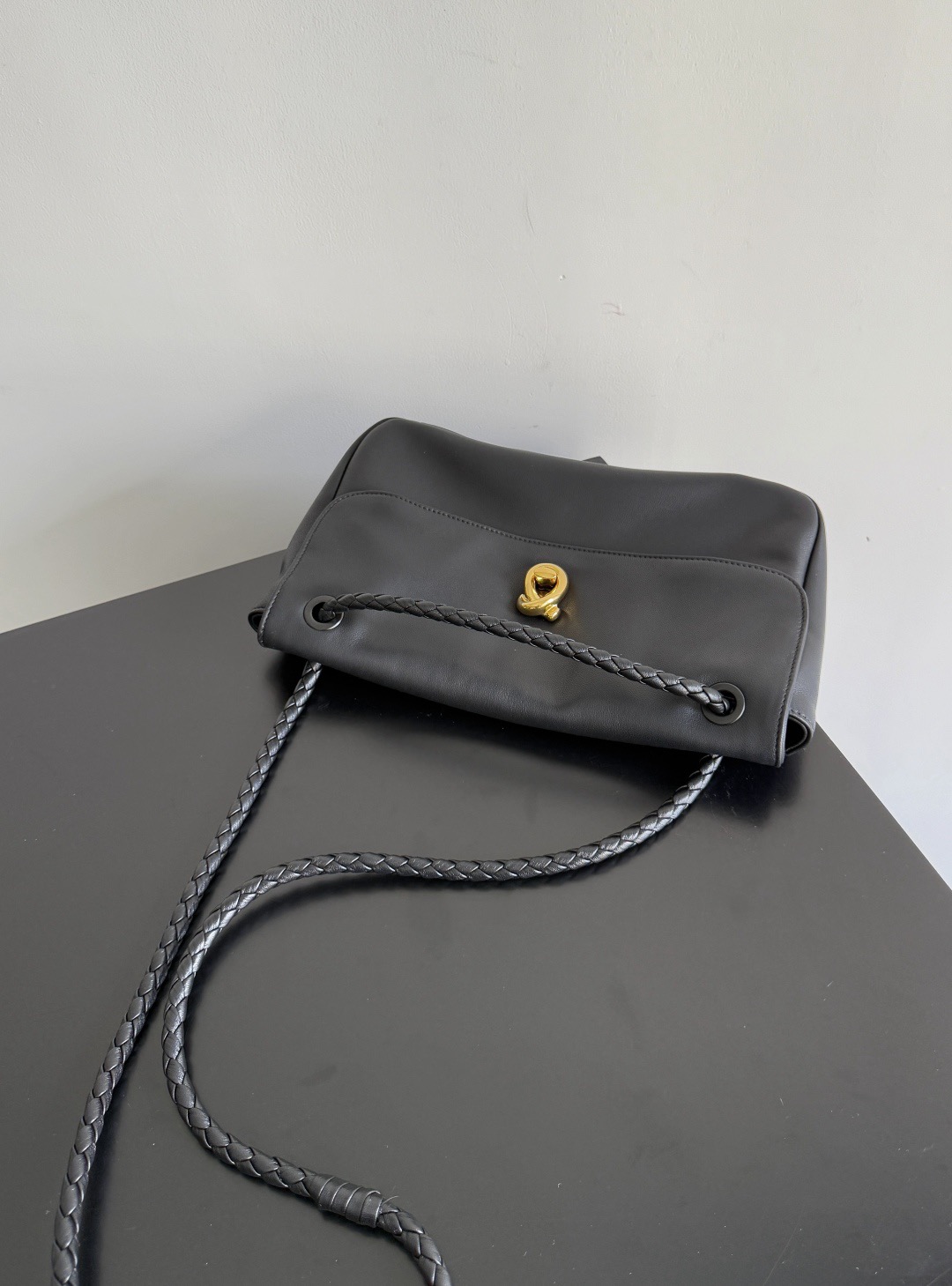 B.v🆕New Madison shoulder bag Stitching retro and modernity into the design, the classic BV element - woven shoulder straps are made with exquisite craftsmanship and the iconic golden twist lock buckle is low-key and elegant - Image 3