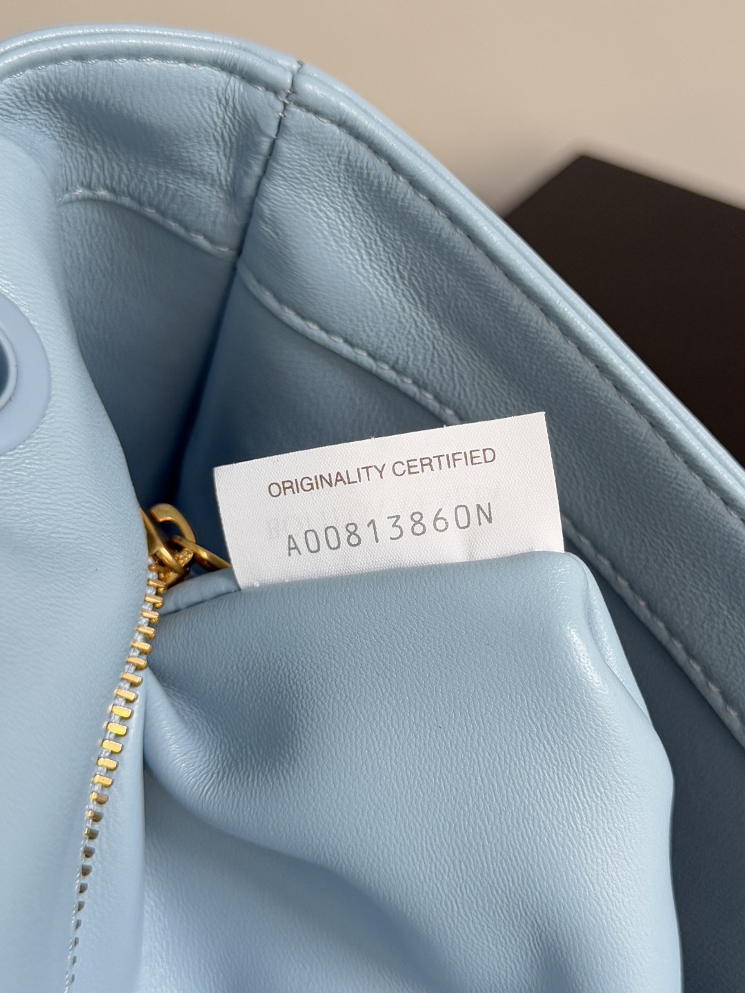 B.v🆕New Madison shoulder bag Stitching retro and modernity into the design, the classic BV element - woven shoulder straps are made with exquisite craftsmanship and the iconic golden twist lock buckle is low-key and elegant - Image 8