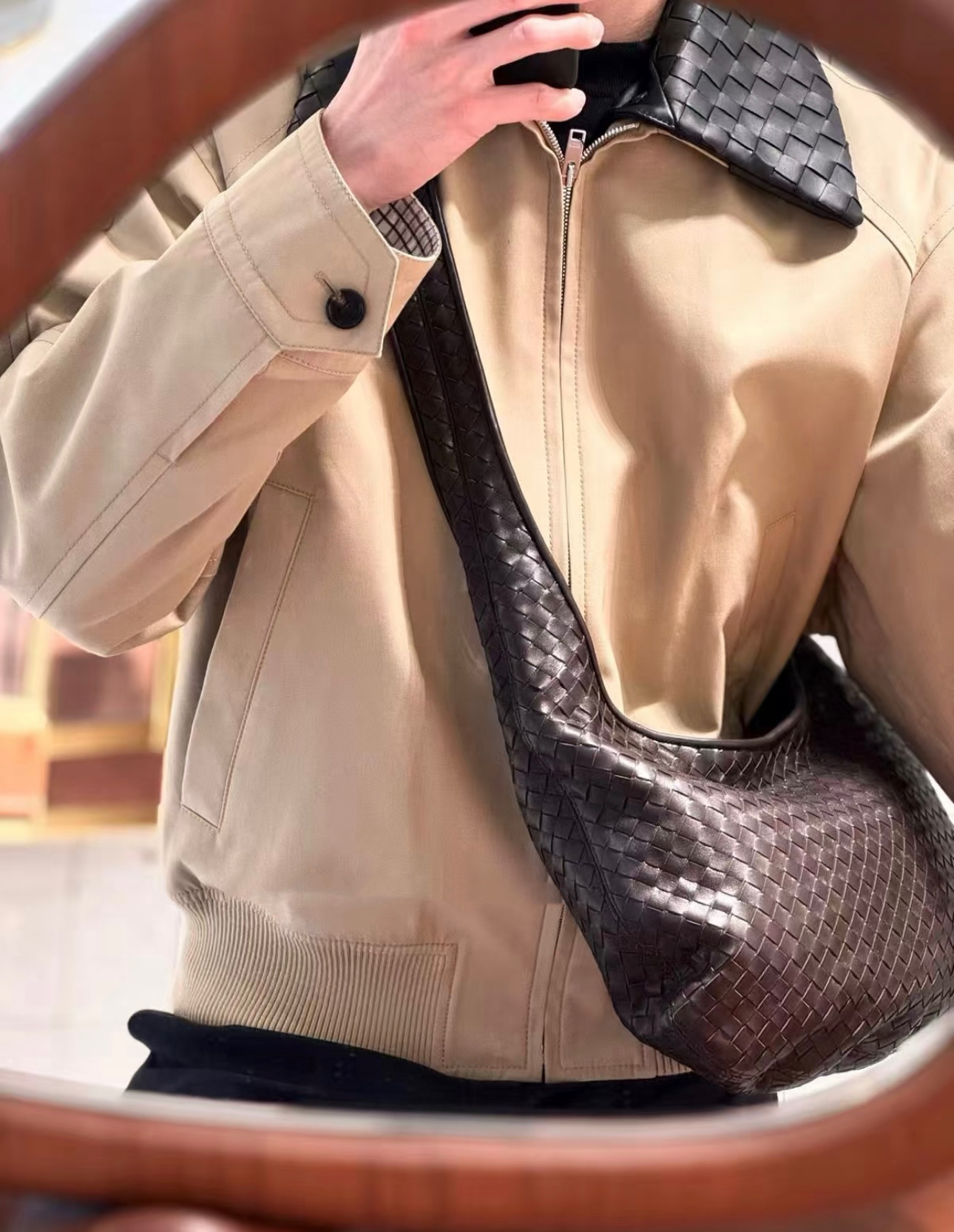 B.v 🆕Veneto crossbody bag medium size The new Veneto cross-body bag is named after the Veneto region where Venice is located - Image 12