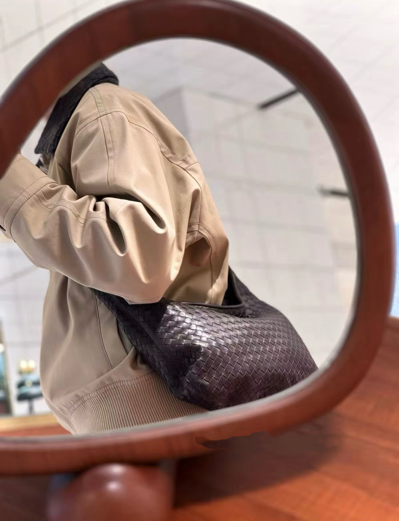 B.v 🆕Veneto crossbody bag medium size The new Veneto cross-body bag is named after the Veneto region where Venice is located - Image 13