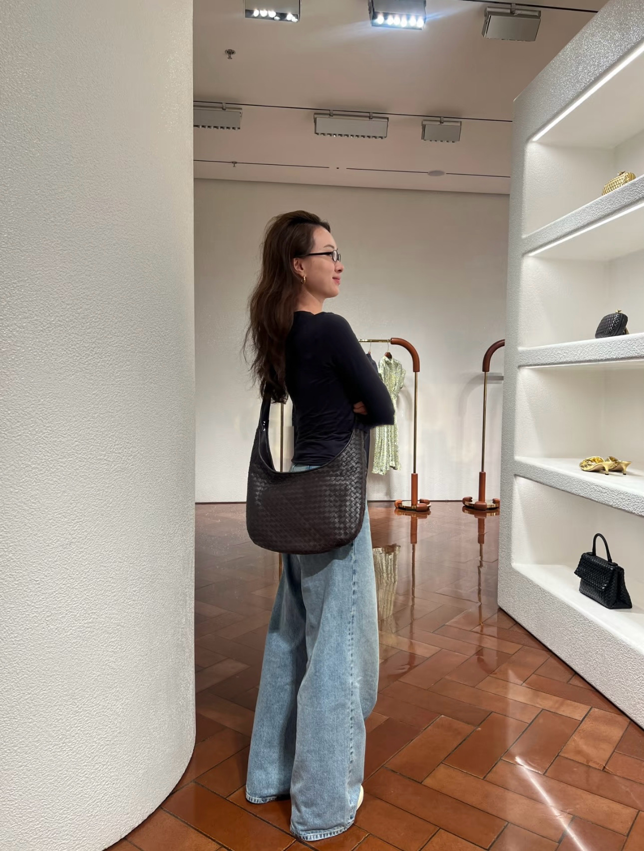 B.v 🆕Veneto crossbody bag medium size The new Veneto cross-body bag is named after the Veneto region where Venice is located - Image 15