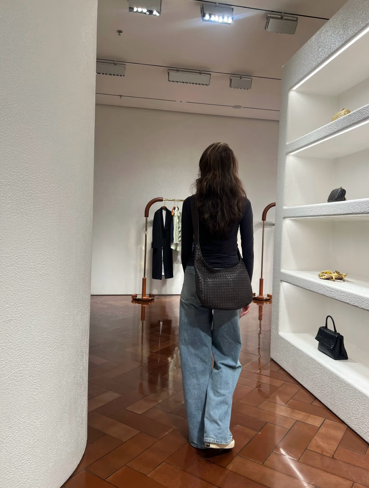 B.v 🆕Veneto crossbody bag medium size The new Veneto cross-body bag is named after the Veneto region where Venice is located - Image 16