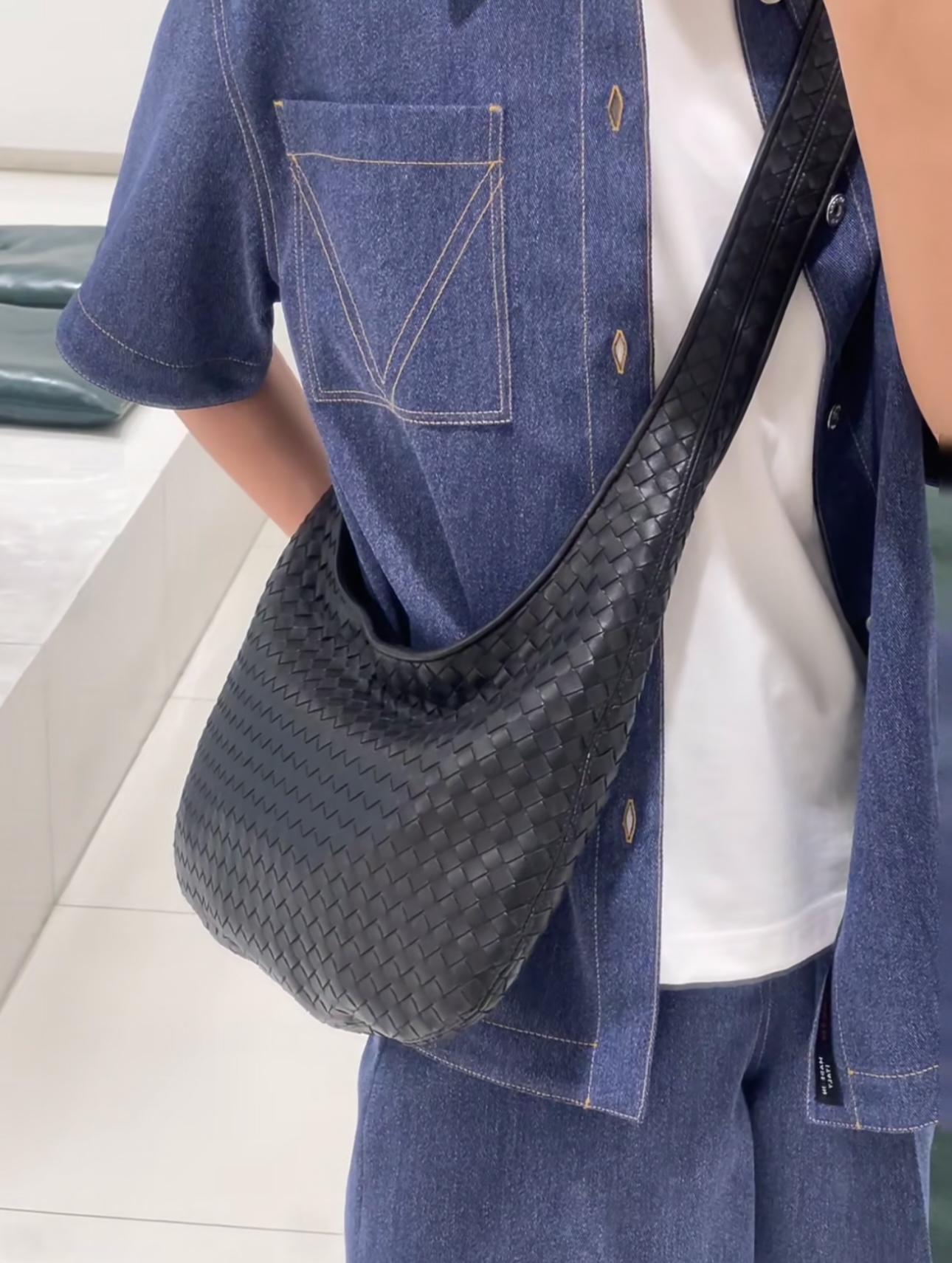 B.v 🆕Veneto crossbody bag small The new Veneto cross-body bag is named after the Veneto region where Venice is located - Image 18