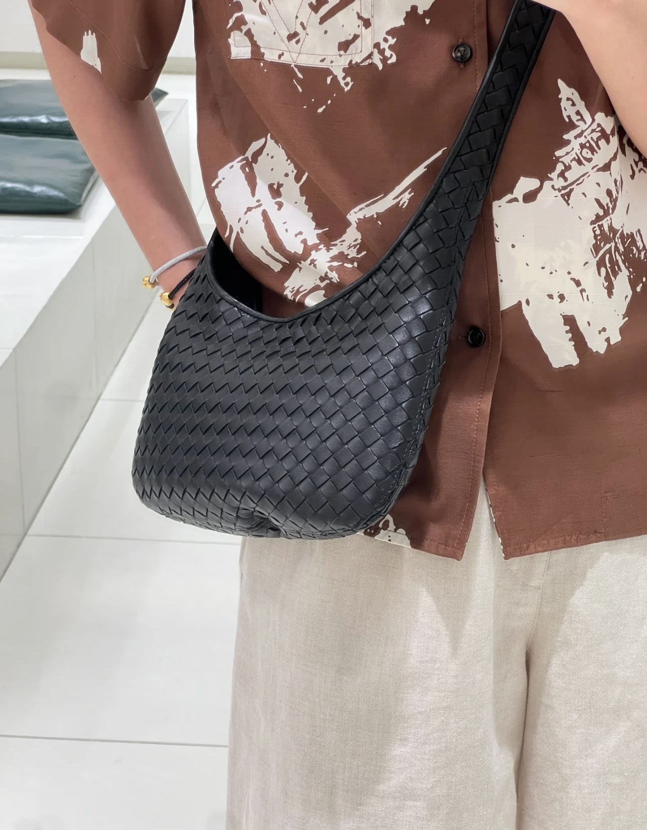 B.v 🆕Veneto crossbody bag small The new Veneto cross-body bag is named after the Veneto region where Venice is located - Image 22