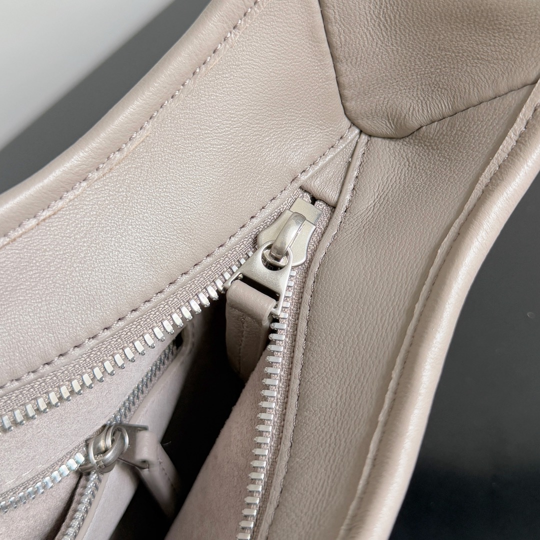 B.v 🆕Veneto crossbody bag small The new Veneto cross-body bag is named after the Veneto region where Venice is located - Image 7