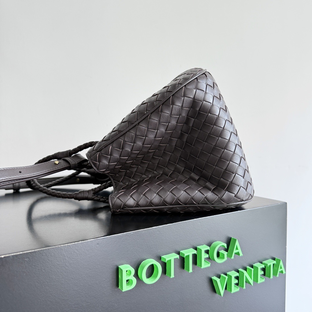 B.v 25π Basket bag Inspired by the classic bag design in 2002, it has a grand and elegant temperament - Image 2