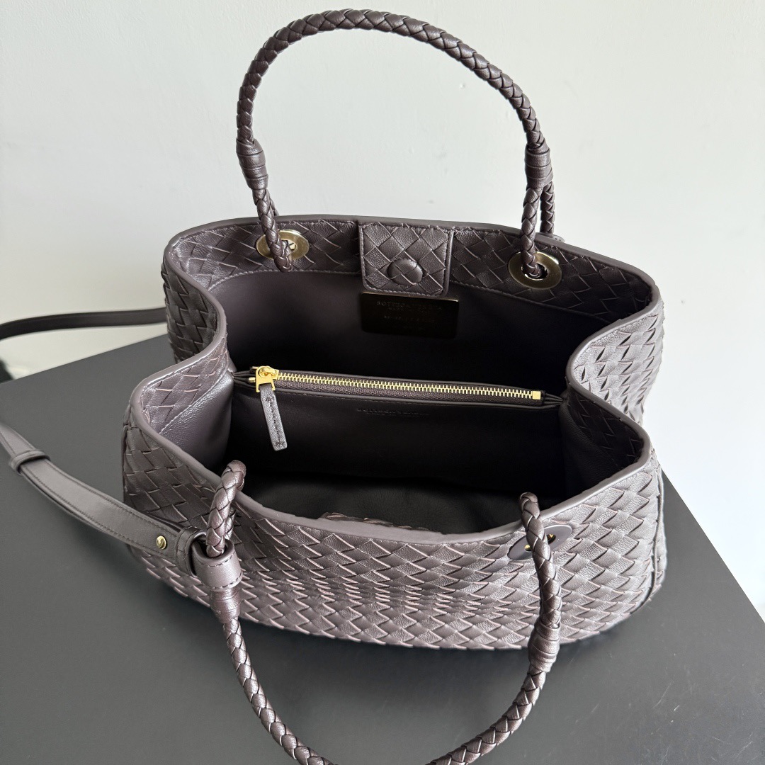 B.v 25π Basket bag Inspired by the classic bag design in 2002, it has a grand and elegant temperament - Image 4