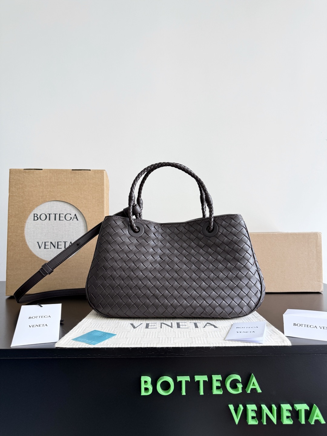 B.v 25π Basket bag Inspired by the classic bag design in 2002, it has a grand and elegant temperament - Image 10