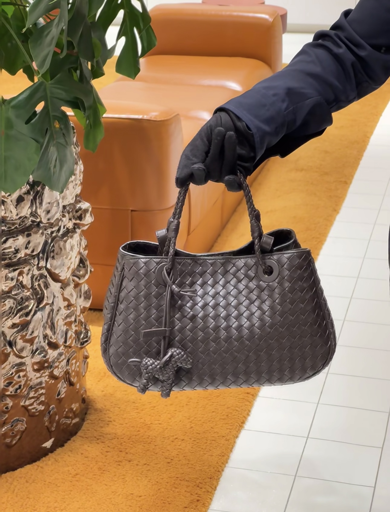B.v 25π Basket bag Inspired by the classic bag design in 2002, it has a grand and elegant temperament - Image 19