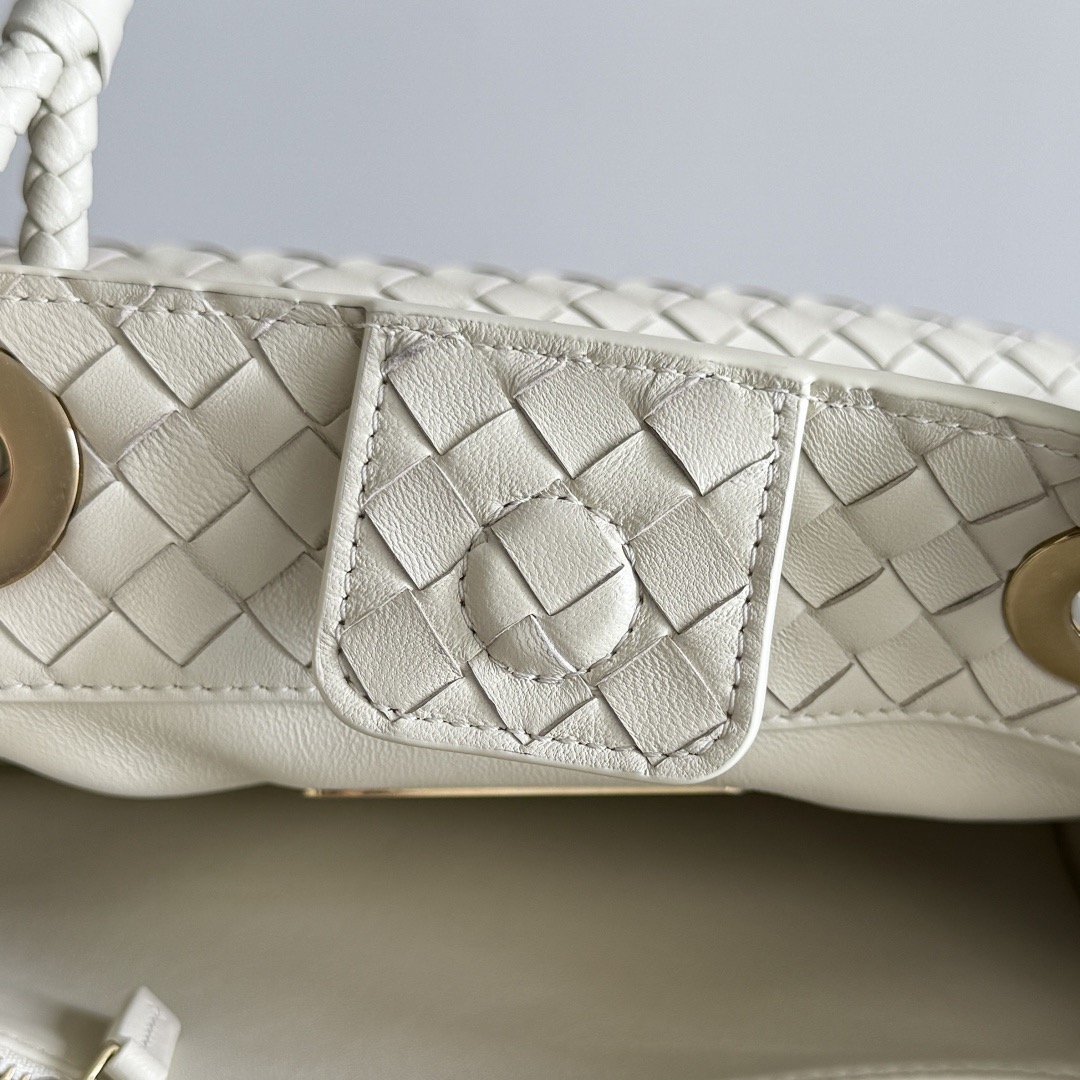 B.v 25🆕 Basket bag Inspired by the classic bag design in 2002, it has a grand and elegant temperament - Image 7