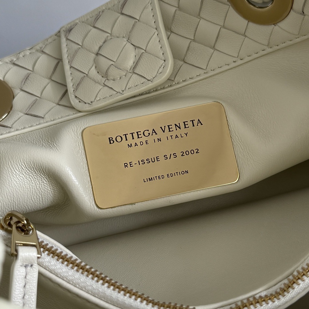 B.v 25🆕 Basket bag Inspired by the classic bag design in 2002, it has a grand and elegant temperament - Image 8