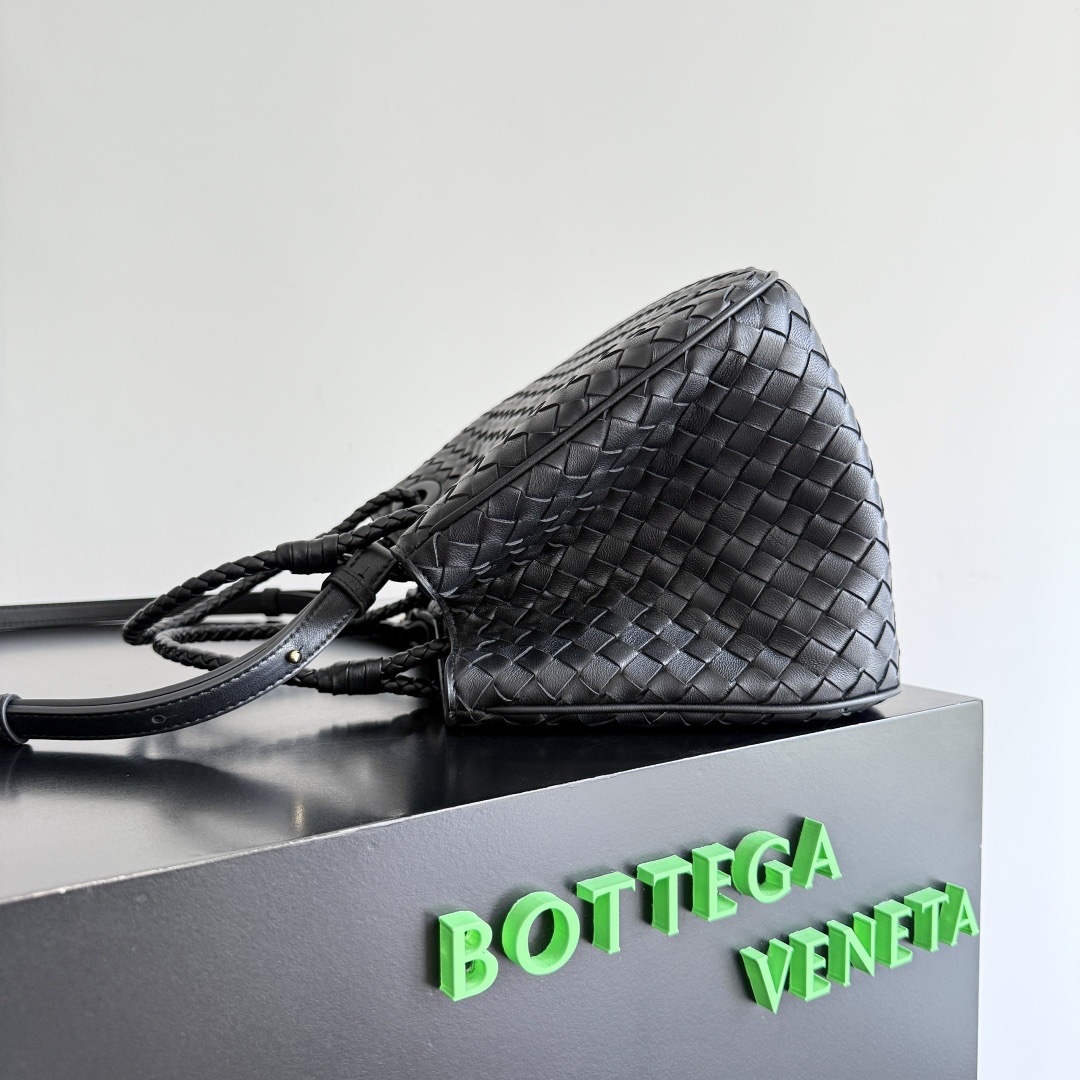 B.v 25🆕 Basket bag Inspired by the classic bag design in 2002, it has a grand and elegant temperament - Image 2