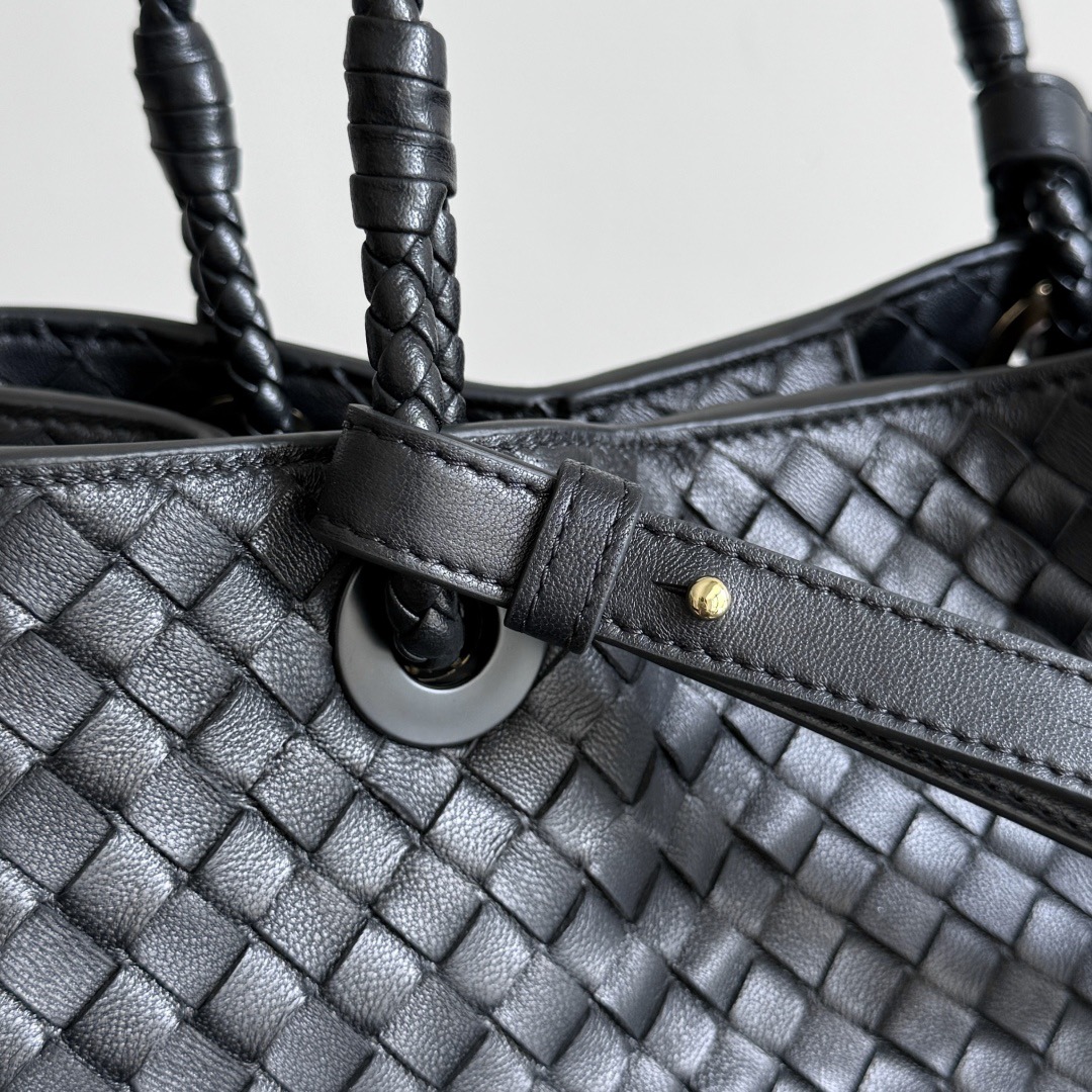 B.v 25🆕 Basket bag Inspired by the classic bag design in 2002, it has a grand and elegant temperament - Image 7