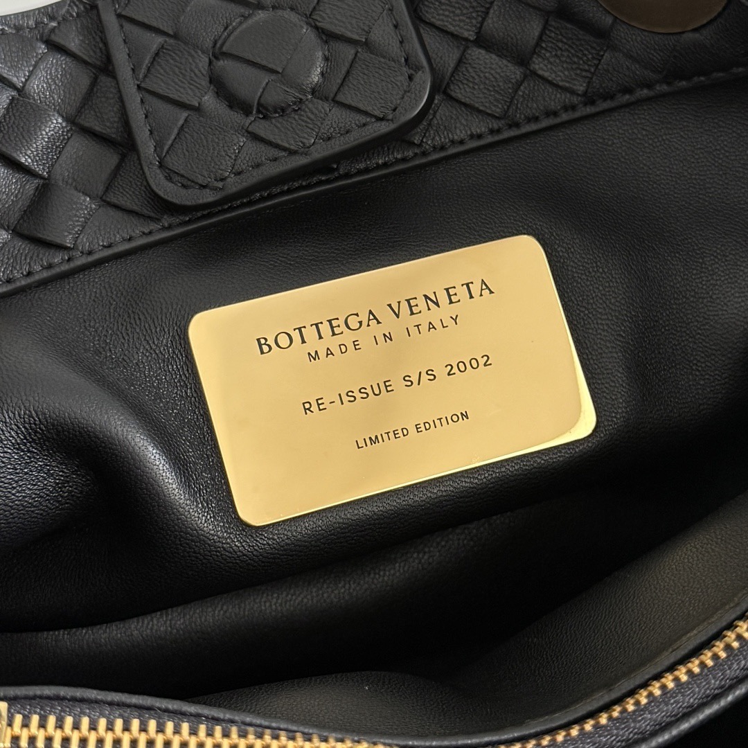 B.v 25🆕 Basket bag Inspired by the classic bag design in 2002, it has a grand and elegant temperament - Image 9