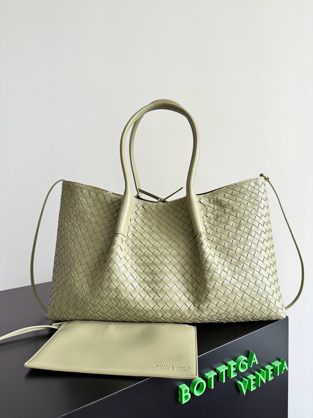 B.v 🆕25 early spring new Pinacoteca tote medium size The newly launched Pinacoteca tote bag adopts a double-sided reversible design