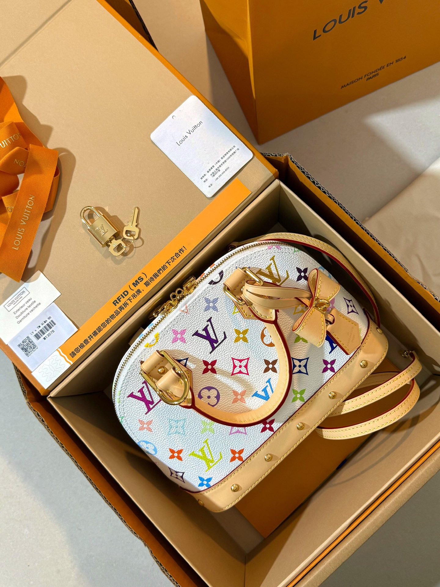 M13078 (163C dynamic chip) Real photos taken with the original camera of mobile phone, diamond-shaped dot matrix fabric, all-steel hardware embryo, imported vegetable tanned leather UID dynamic decoding chip~ The encryption algorithm produced by NXP of the Netherlands ~ The UID code is different after each induction - Image 2