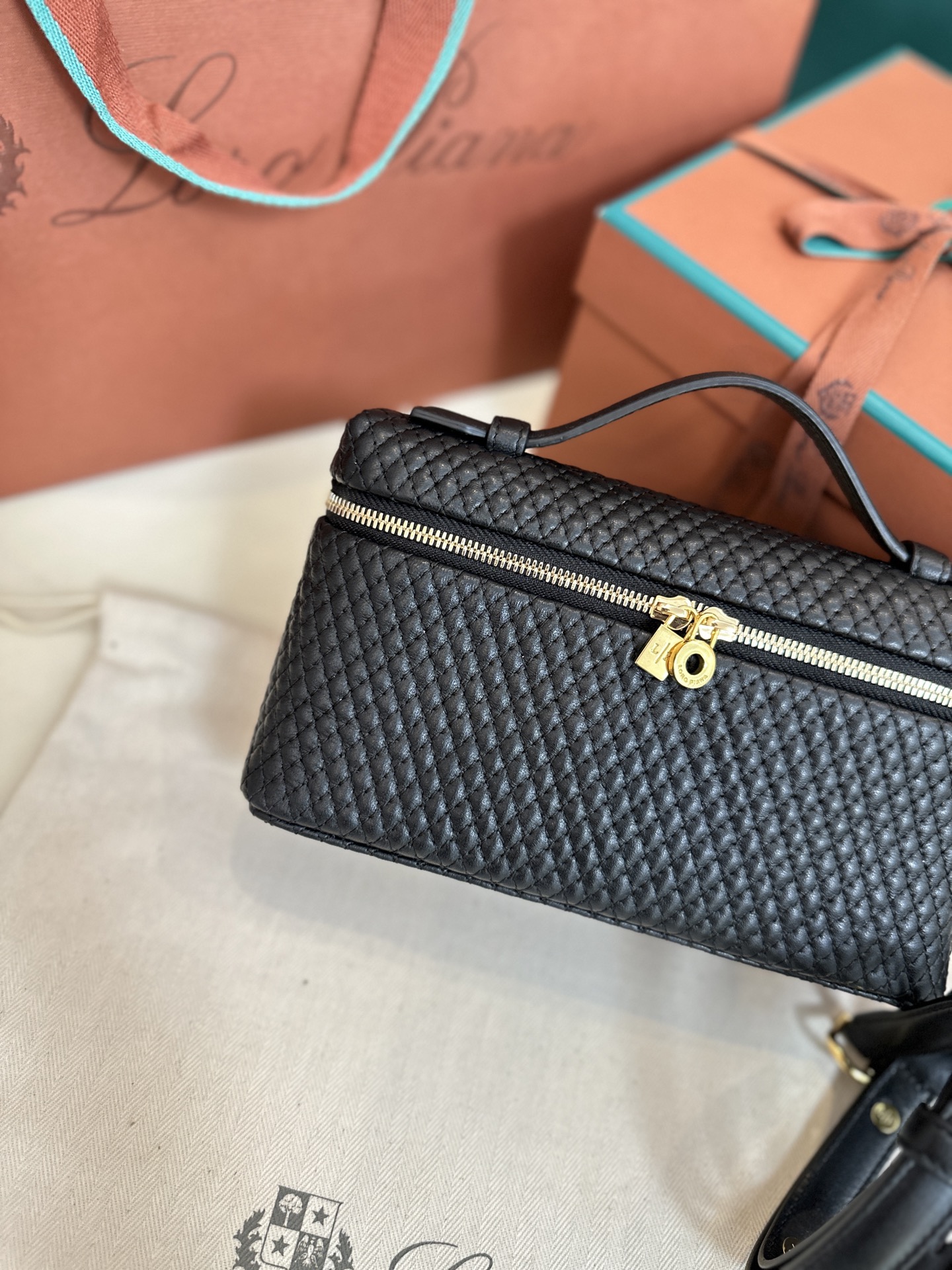 Loro Piana Extra Pocket L19 Noyo Panya L19CM clutch crossbody bag Lambskin imported from Italy black gold buckle Original imported all-steel hardware New hardware|Shoulder straps Size: 19×11×6.5 - Image 4