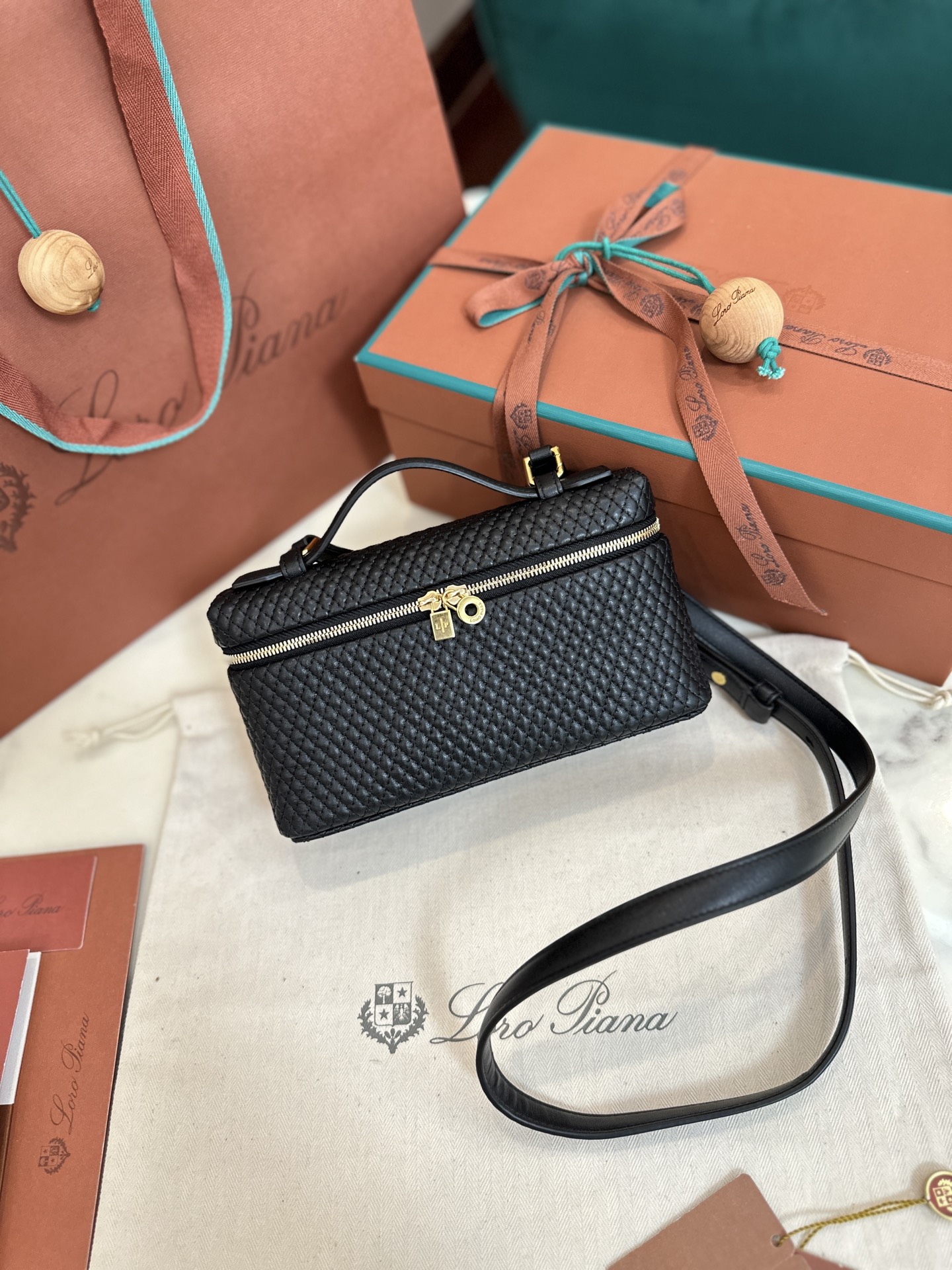 Loro Piana Extra Pocket L19 Noyo Panya L19CM clutch crossbody bag Lambskin imported from Italy black gold buckle Original imported all-steel hardware New hardware|Shoulder straps Size: 19×11×6.5 - Image 7