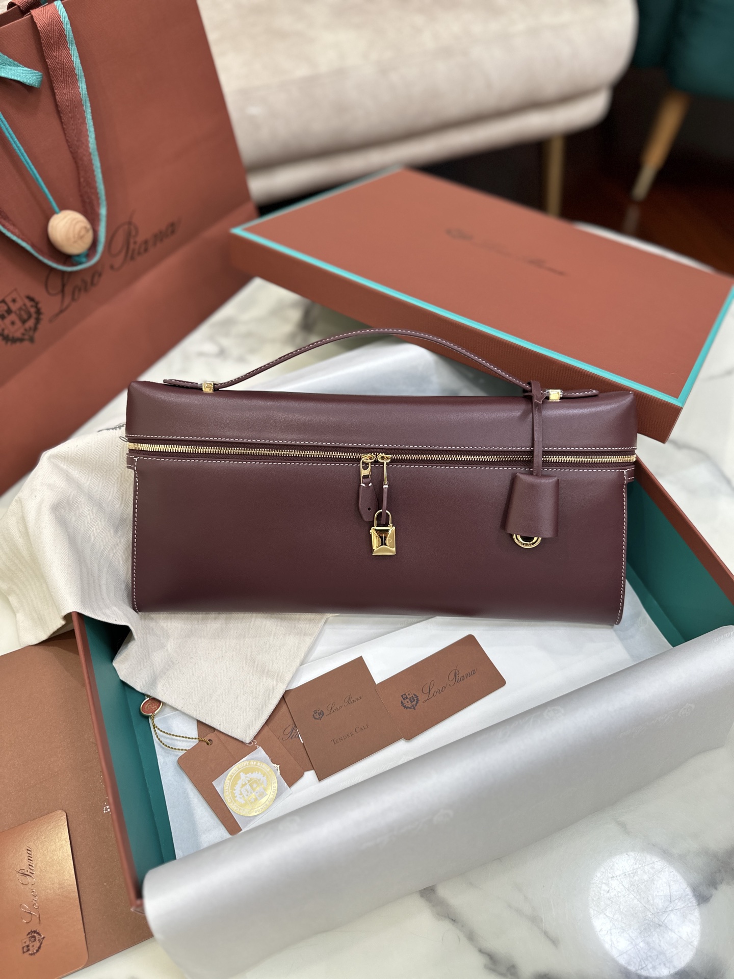 Extra Clutch L36 The clutch bag is a refined and elegant accessory, suitable for both a gorgeous appearance on special occasions and an elegant need for daily travel - Image 2