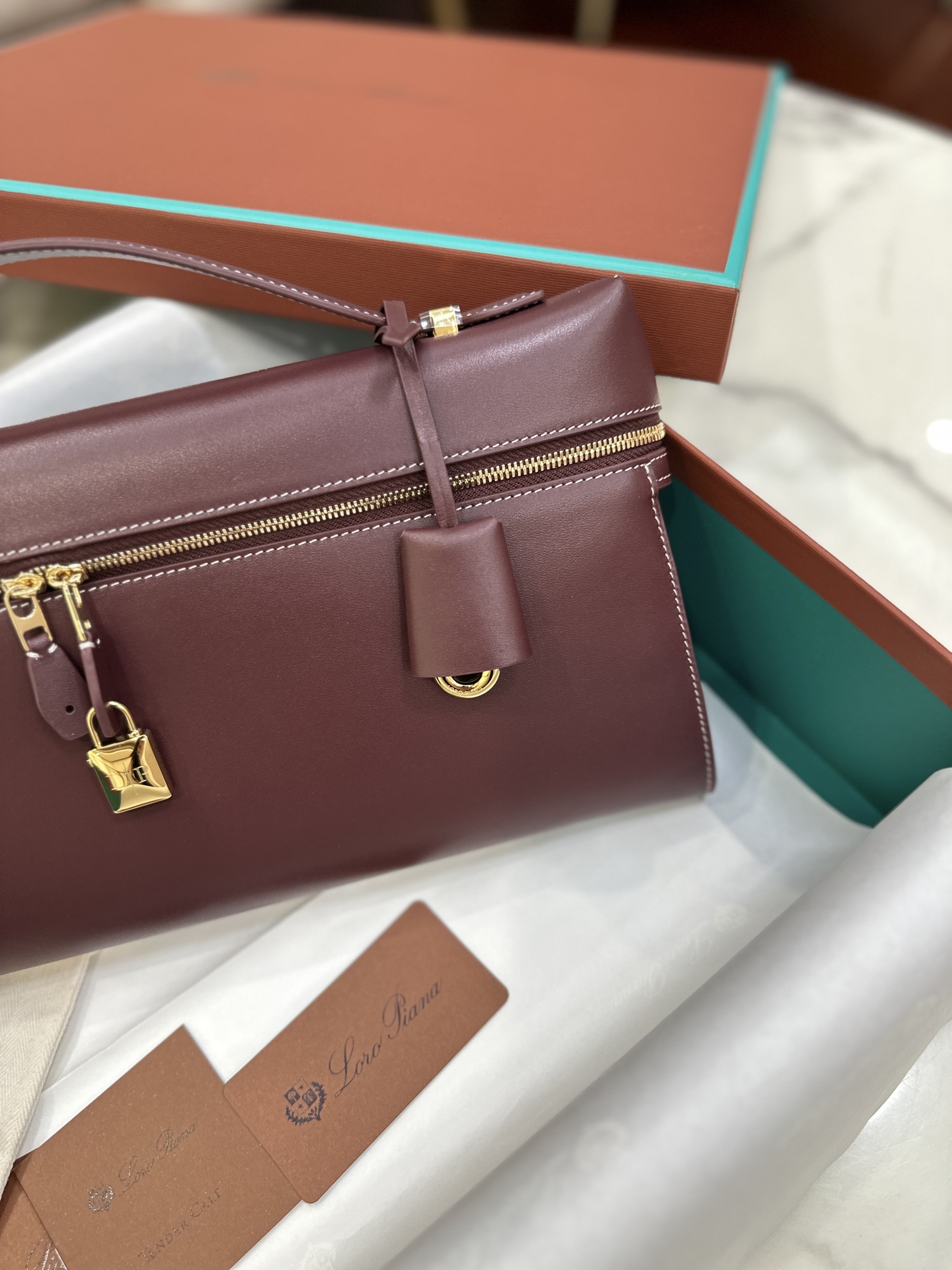 Extra Clutch L36 The clutch bag is a refined and elegant accessory, suitable for both a gorgeous appearance on special occasions and an elegant need for daily travel - Image 3