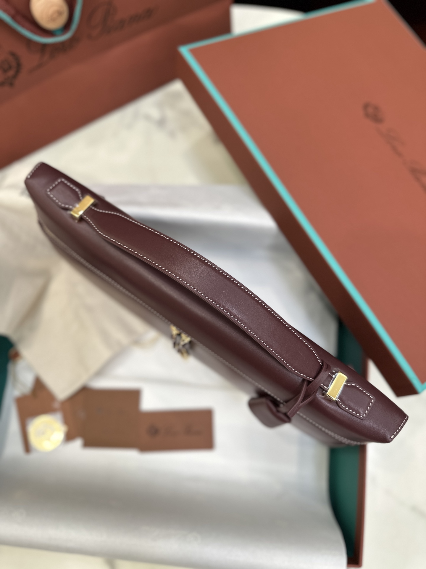 Extra Clutch L36 The clutch bag is a refined and elegant accessory, suitable for both a gorgeous appearance on special occasions and an elegant need for daily travel - Image 5