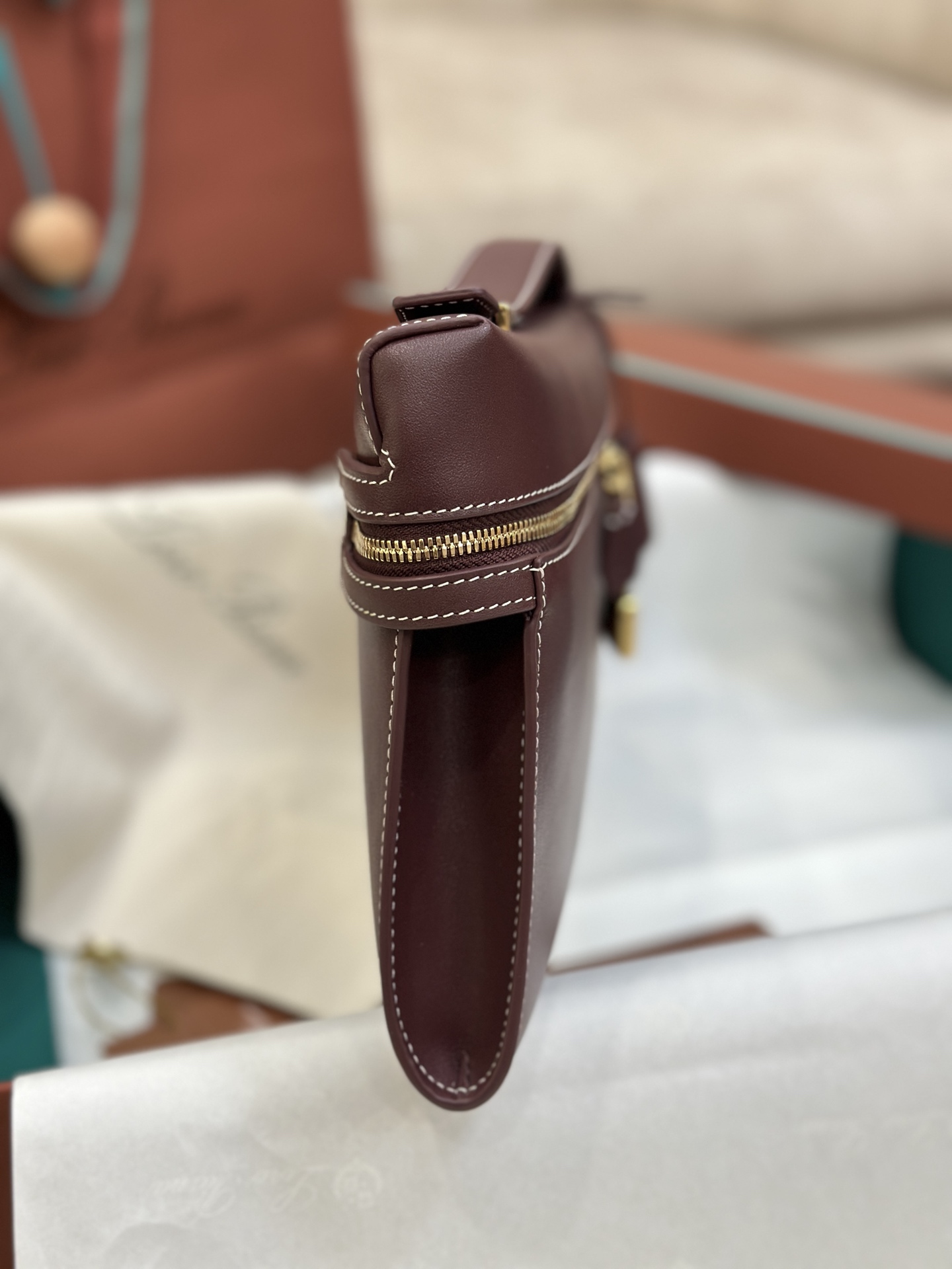 Extra Clutch L36 The clutch bag is a refined and elegant accessory, suitable for both a gorgeous appearance on special occasions and an elegant need for daily travel - Image 6