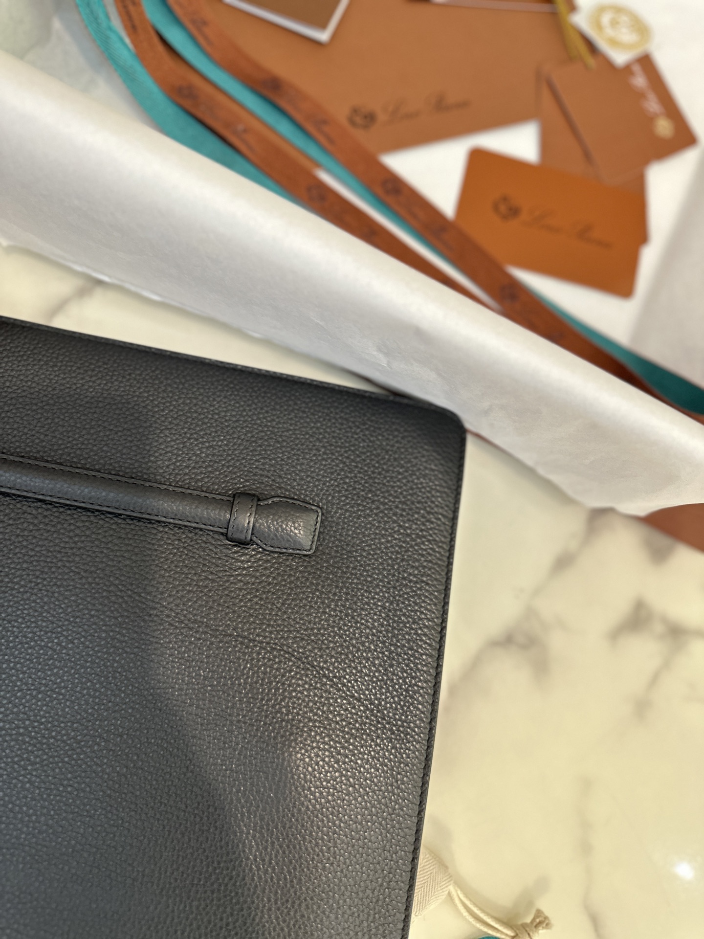 New clutch bag black Dimensions: 35 x 2 x 25 cm *Dimensions are measured manually, please allow for slight errors - Image 4