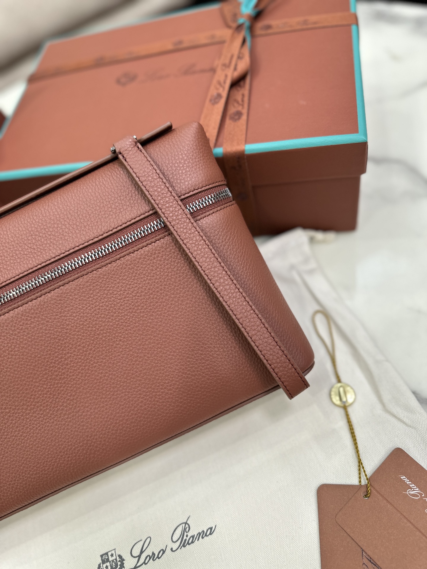 Loro Piana Extra Pouch Clutch Detachable zip with tonal logo 🌟Top version Imported calfskin brick red Size: 29*18*5cm - Image 3