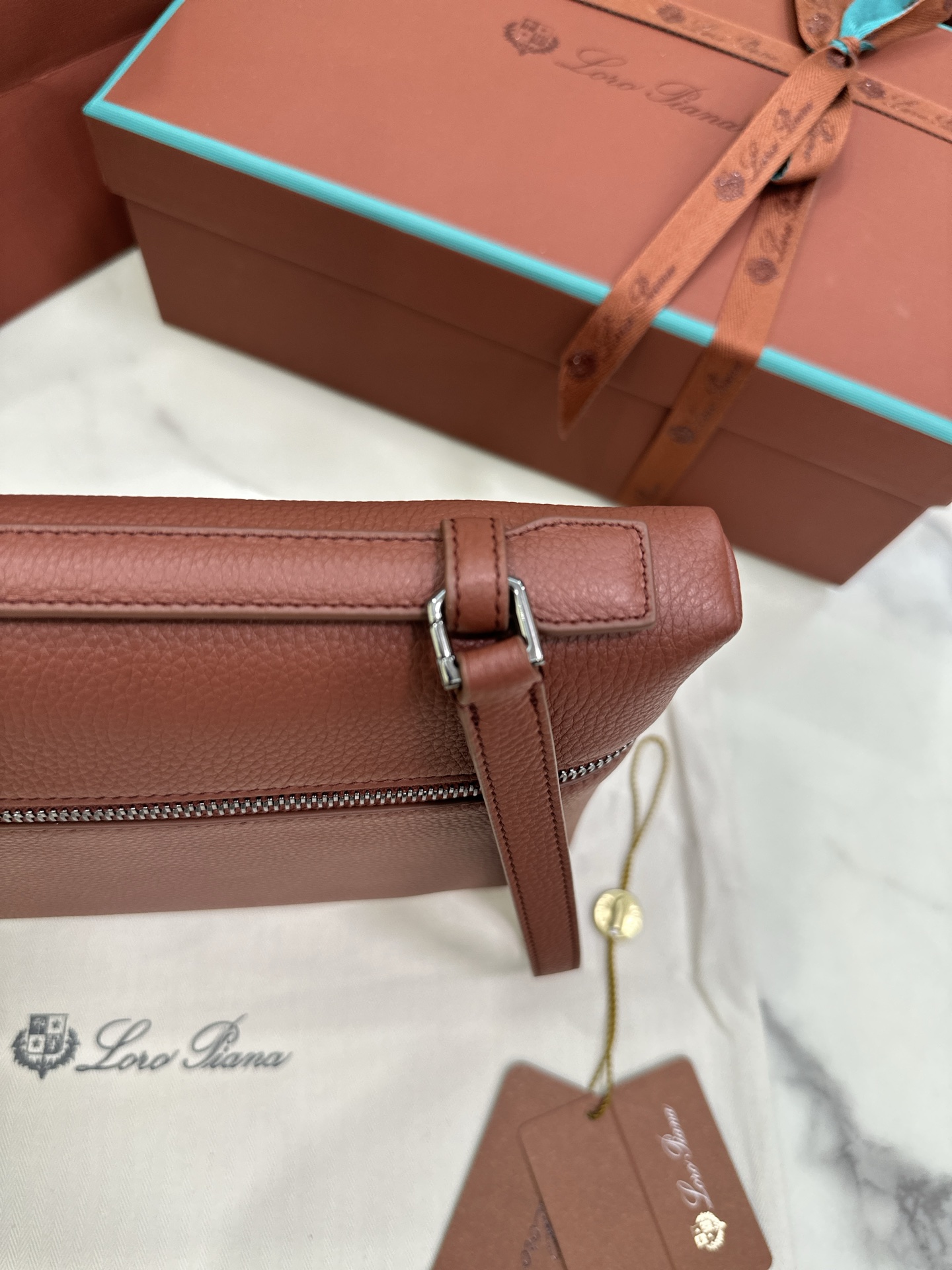 Loro Piana Extra Pouch Clutch Detachable zip with tonal logo 🌟Top version Imported calfskin brick red Size: 29*18*5cm - Image 9