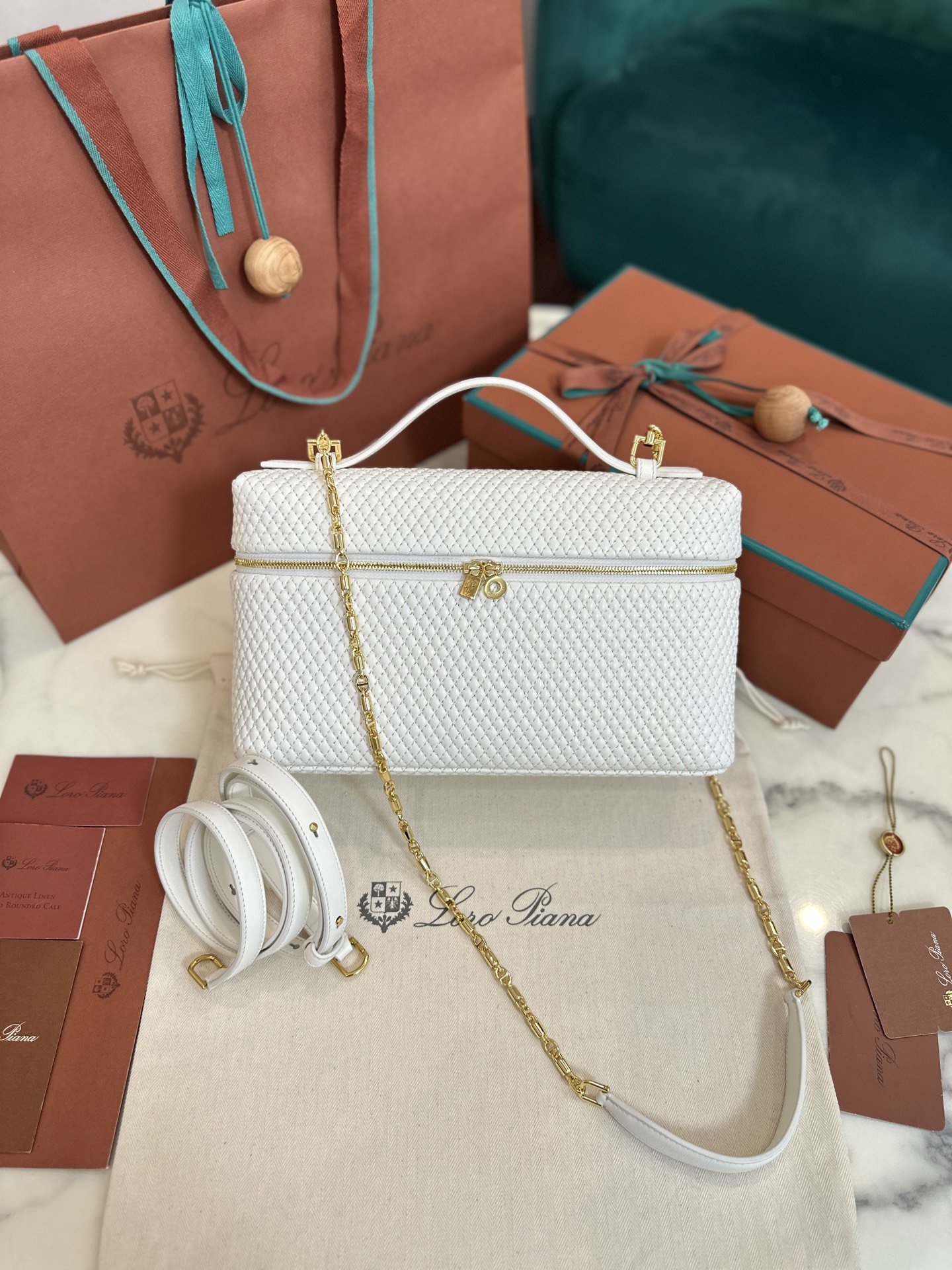 Loro Piana Extra Pocket L27 Noyo Panya L19CM clutch crossbody bag Lambskin imported from Italy white gold buckle Original imported all-steel hardware New hardware|Shoulder straps Size: 16*27*10