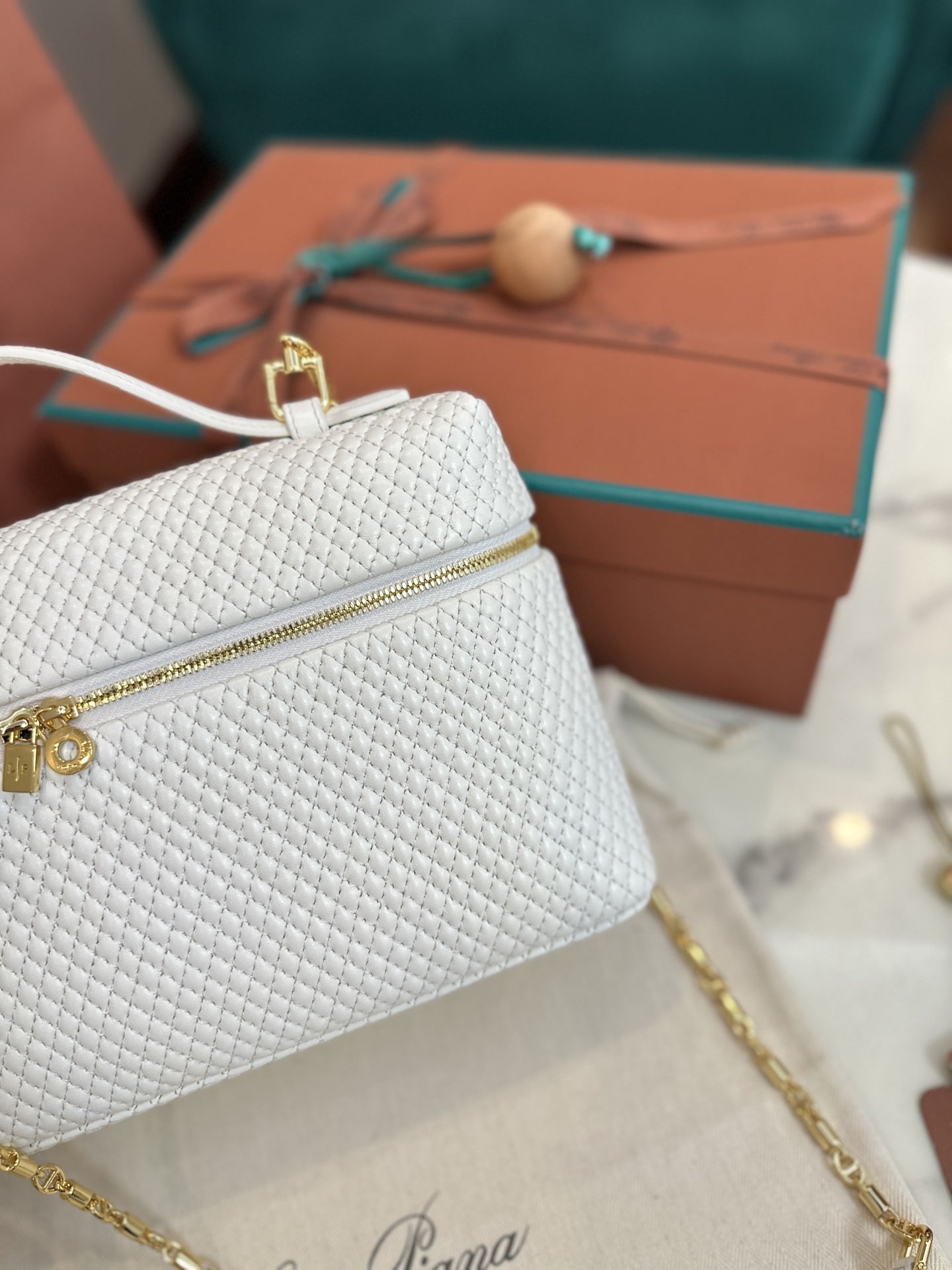 Loro Piana Extra Pocket L27 Noyo Panya L19CM clutch crossbody bag Lambskin imported from Italy white gold buckle Original imported all-steel hardware New hardware|Shoulder straps Size: 16*27*10 - Image 4