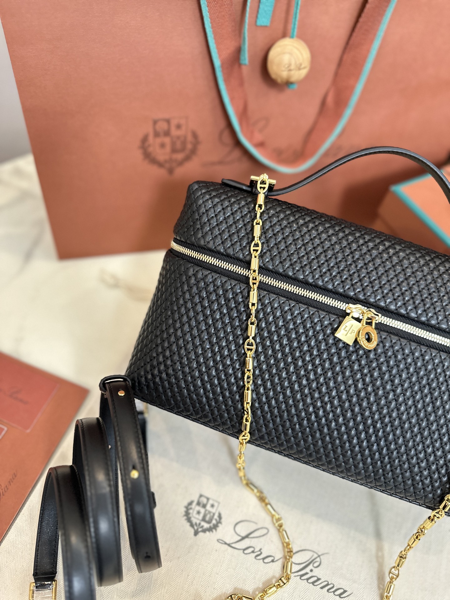Loro Piana Extra Pocket L27 Noyo Panya L19CM clutch crossbody bag Lambskin imported from Italy black gold buckle Original imported all-steel hardware New hardware|Shoulder straps Size: 16*27*10 - Image 4
