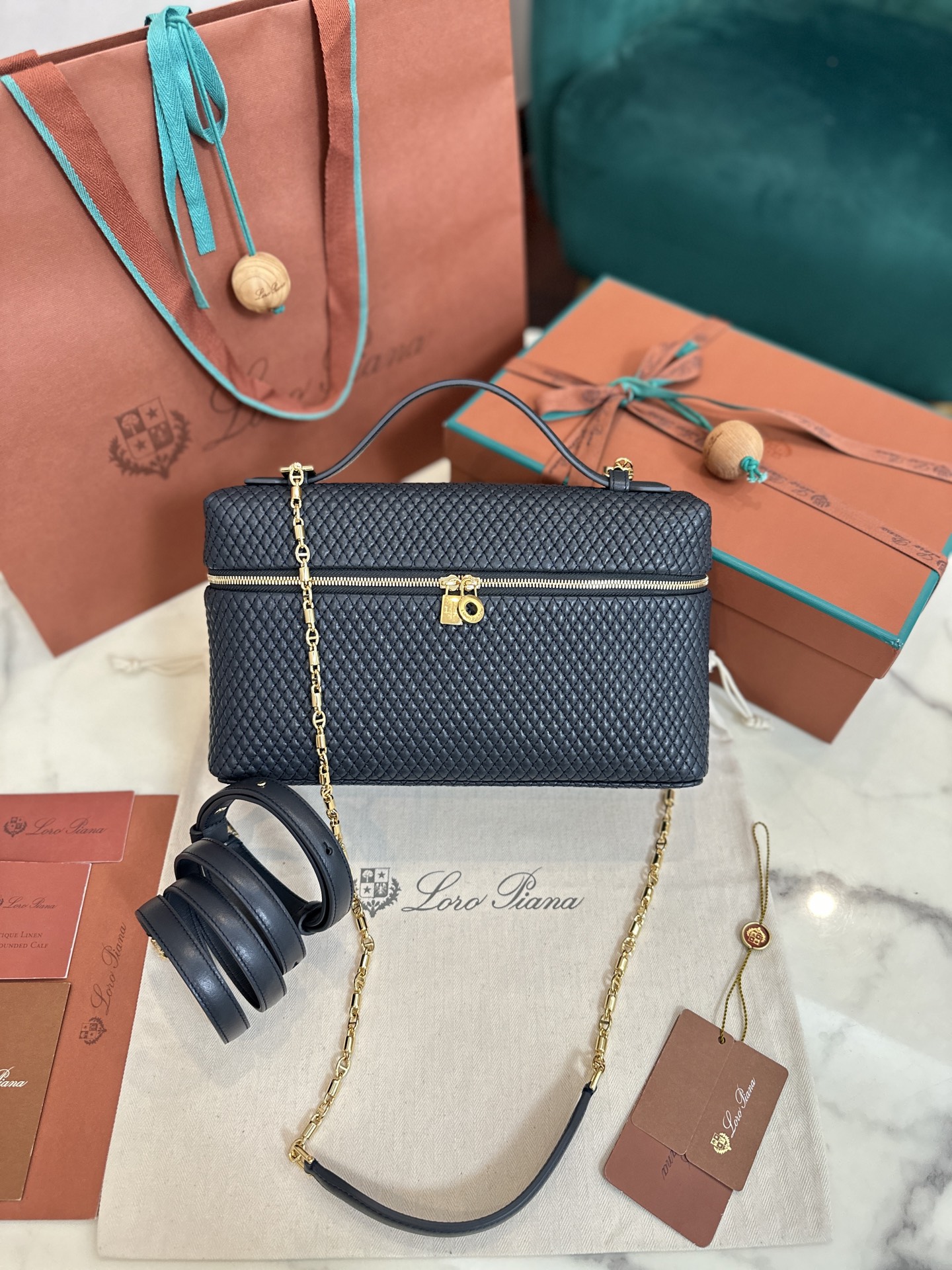 Loro Piana Extra Pocket L27 Noyo Panya L19CM clutch crossbody bag Lambskin imported from Italy Navy blue gold buckle Original imported all-steel hardware New hardware|Shoulder straps Size: 16*27*10