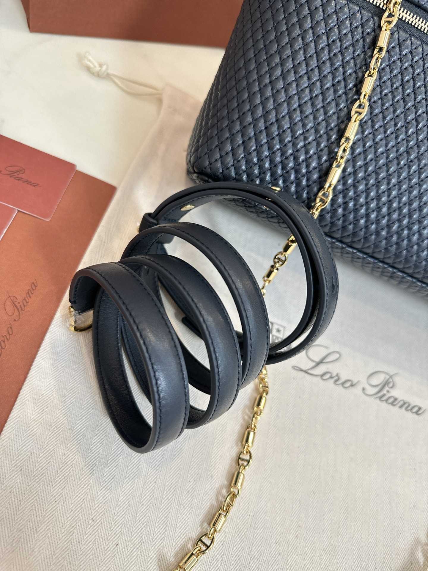 Loro Piana Extra Pocket L27 Noyo Panya L19CM clutch crossbody bag Lambskin imported from Italy Navy blue gold buckle Original imported all-steel hardware New hardware|Shoulder straps Size: 16*27*10 - Image 3