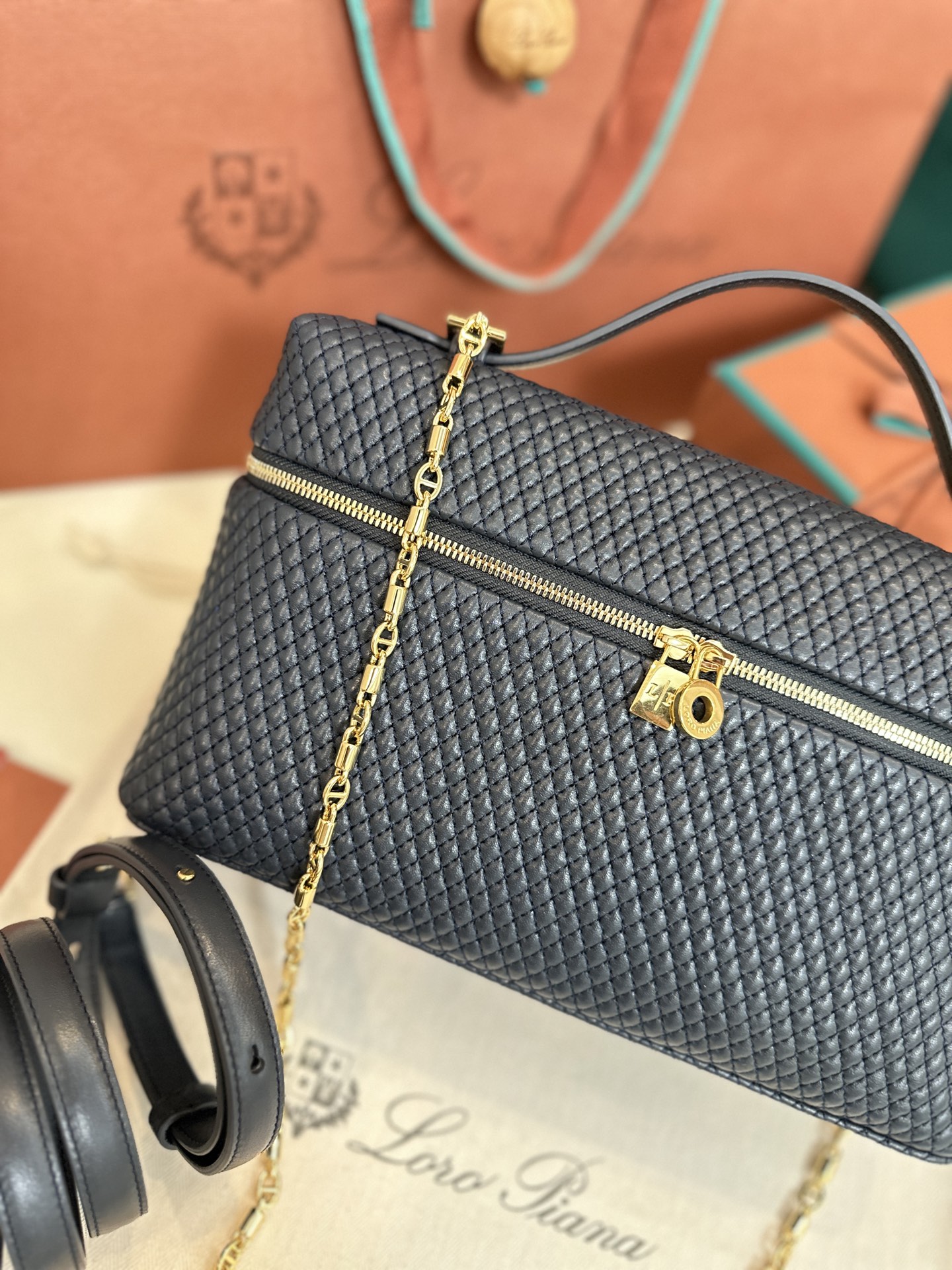 Loro Piana Extra Pocket L27 Noyo Panya L19CM clutch crossbody bag Lambskin imported from Italy Navy blue gold buckle Original imported all-steel hardware New hardware|Shoulder straps Size: 16*27*10 - Image 4