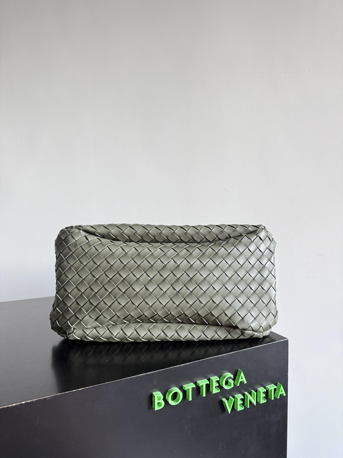 B.v 🆕Campana shoulder bag large size The new Campana shoulder bag is now available~ First of all, I would like to praise the weight of this bag - Image 4