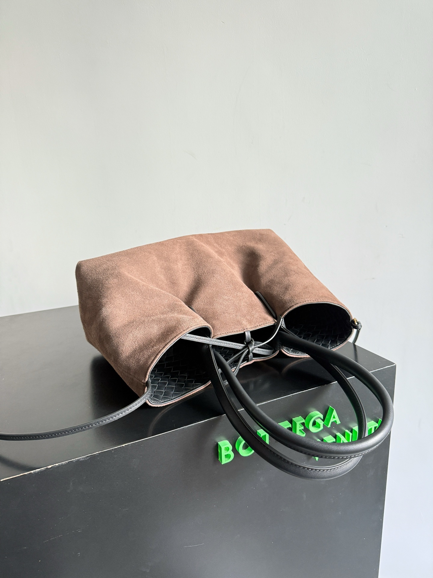 B.v 🆕New Pinacoteca Tote Medium Size The newly launched Pinacoteca tote bag adopts a double-sided reversible design - Image 7