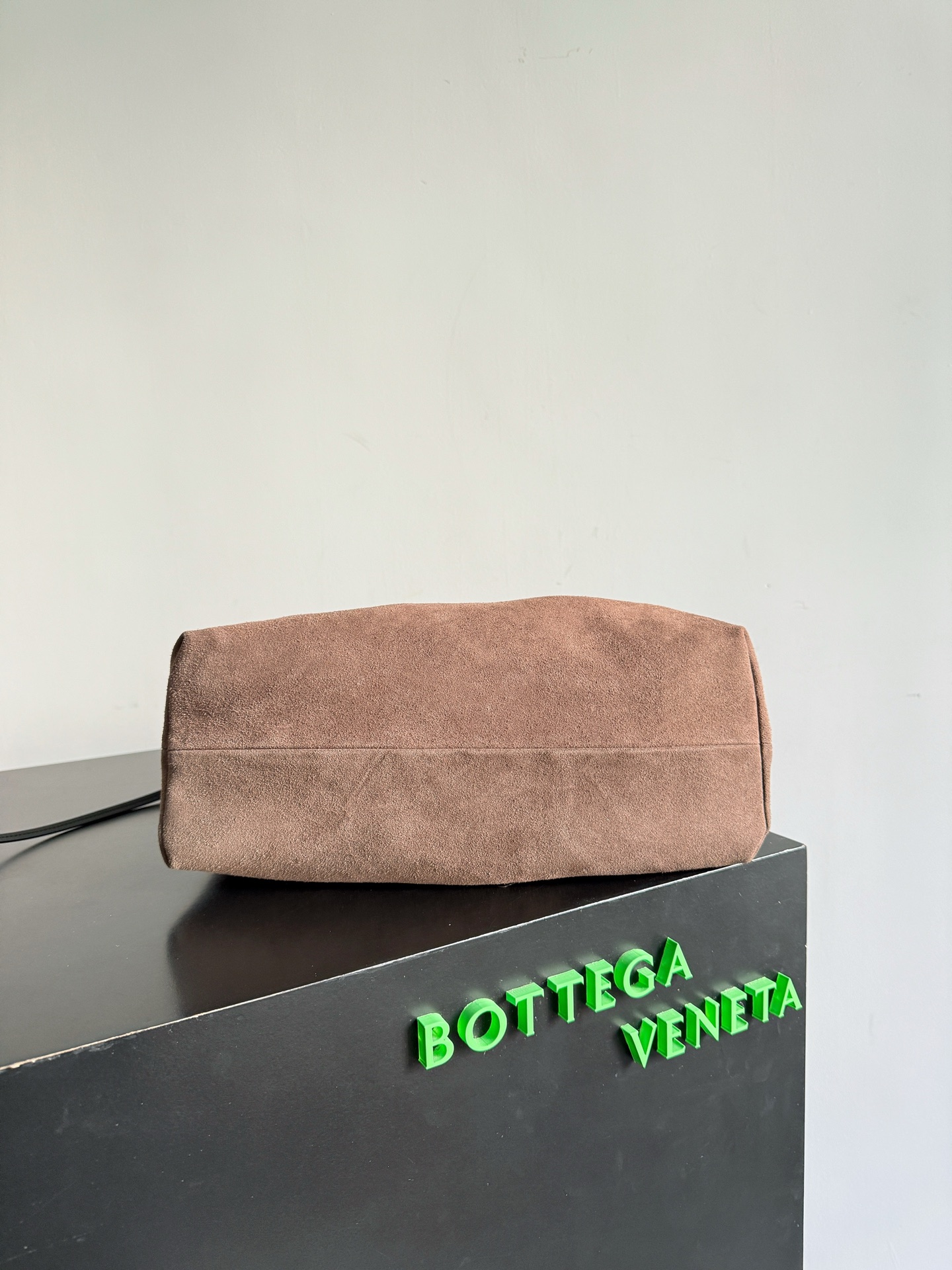 B.v 🆕New Pinacoteca Tote Medium Size The newly launched Pinacoteca tote bag adopts a double-sided reversible design - Image 8