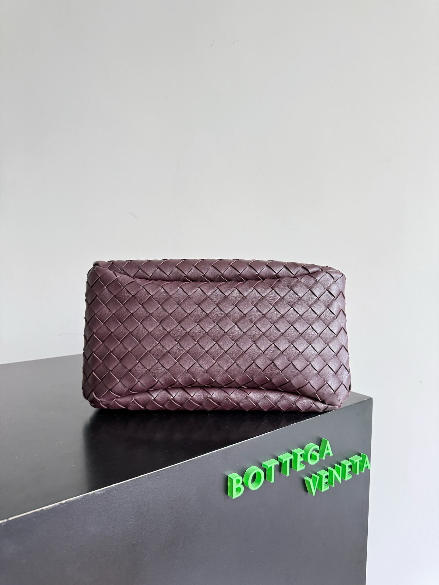 B.v 🆕Campana shoulder bag medium size The new Campana shoulder bag is now available~ First of all, I would like to praise the weight of this bag - Image 4