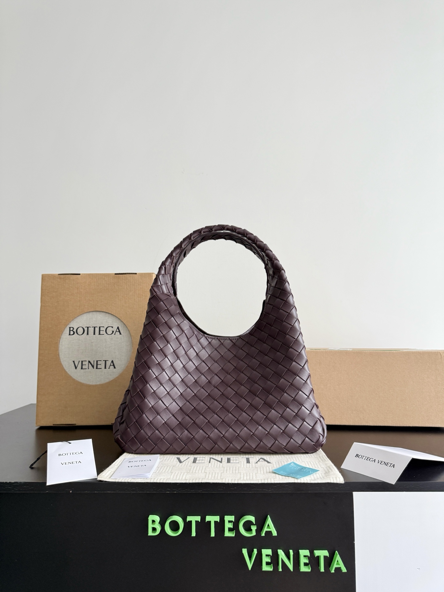 B.v 🆕Campana shoulder bag medium size The new Campana shoulder bag is now available~ First of all, I would like to praise the weight of this bag - Image 10