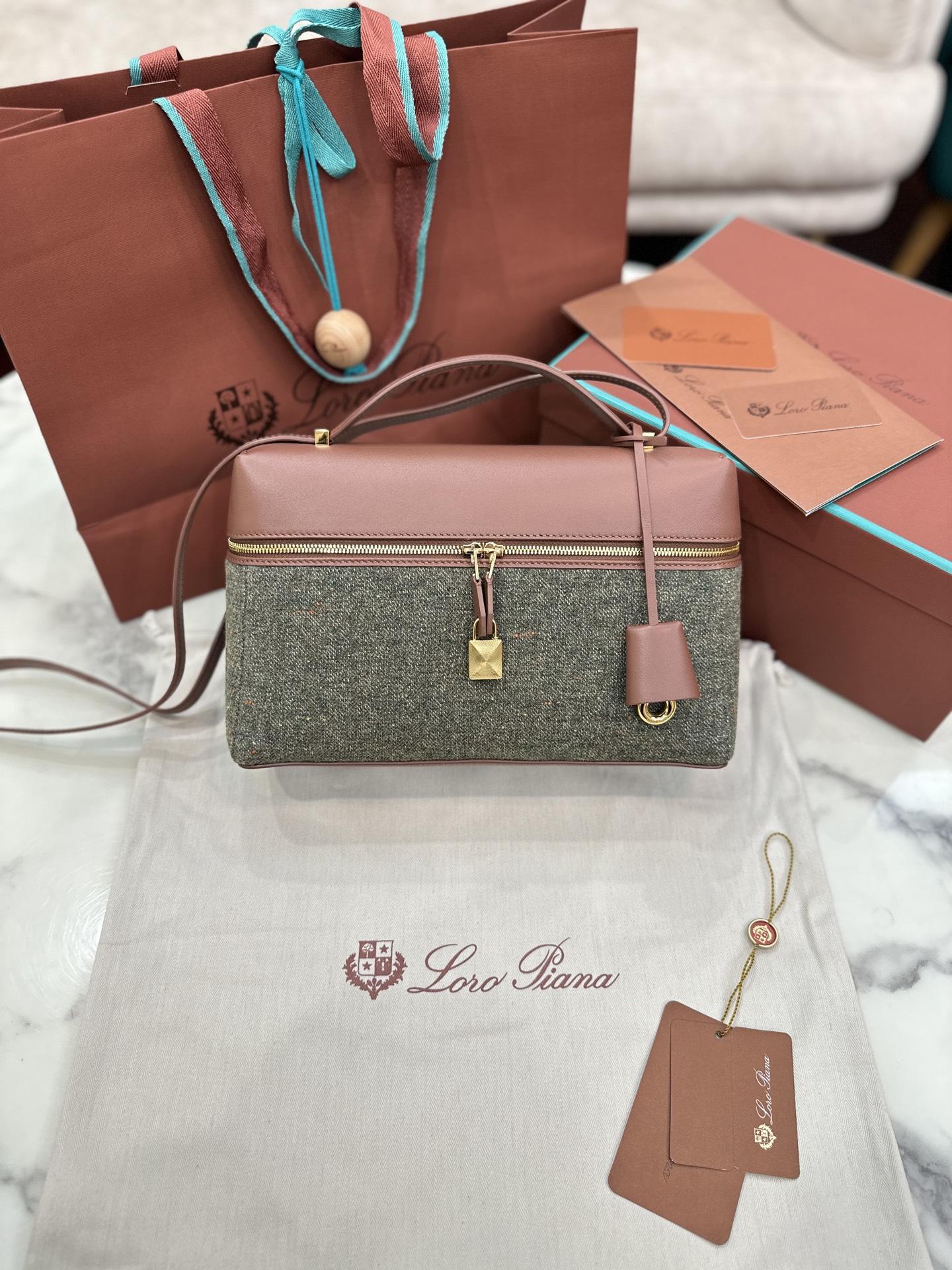 Loropiana new Extra bag 27 upgraded version Italian imported cowhide|Special grade all-steel hardware (exclusive version) 🌟Kill all versions on the market instantly L27 upgraded version, the bag has a large capacity and the material is stiffer and more stylish Restore the counter bag shape, every detail is comparable to the counter Spot goods