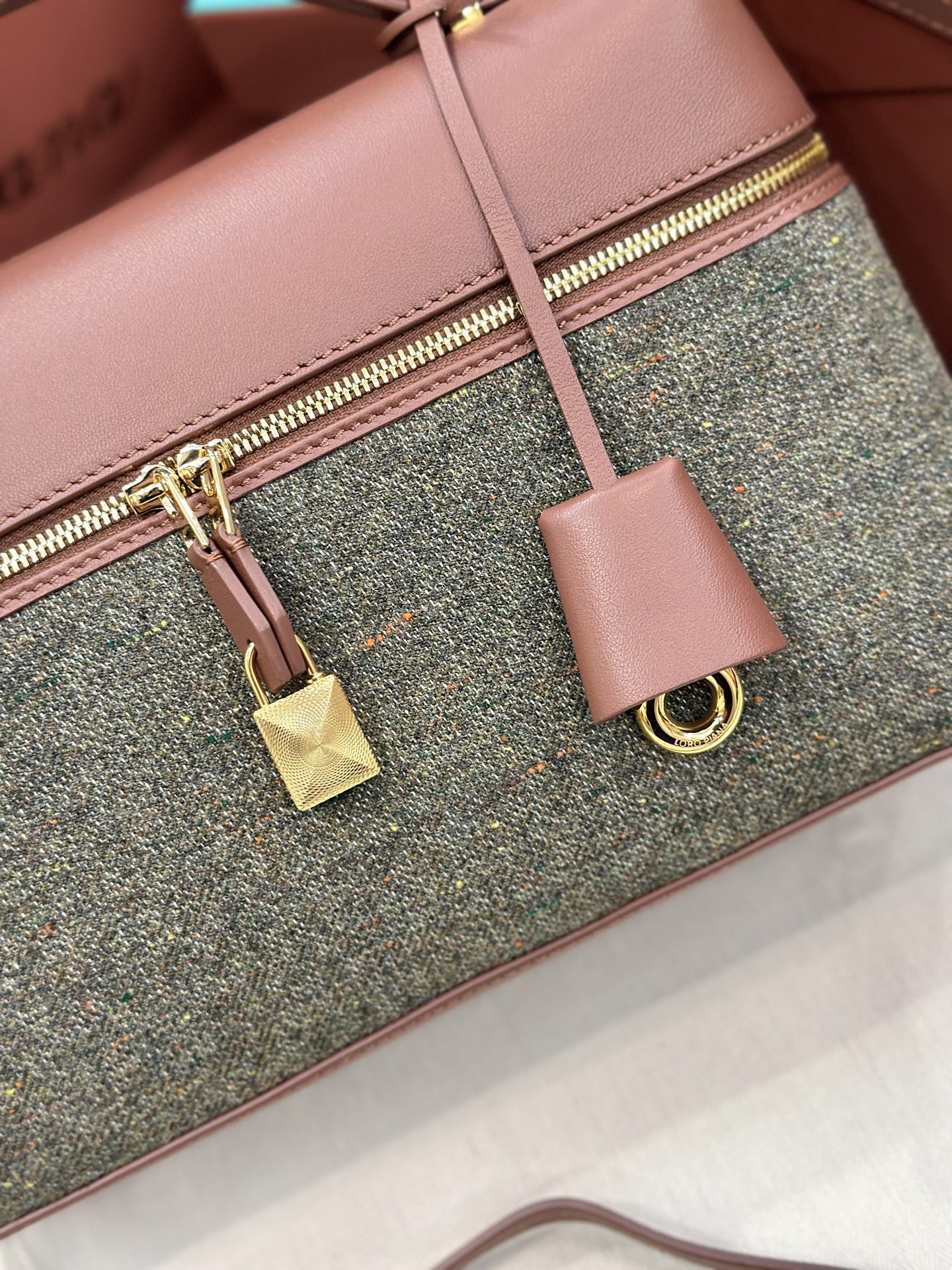 Loropiana new Extra bag 27 upgraded version Italian imported cowhide|Special grade all-steel hardware (exclusive version) 🌟Kill all versions on the market instantly L27 upgraded version, the bag has a large capacity and the material is stiffer and more stylish Restore the counter bag shape, every detail is comparable to the counter Spot goods - Image 8