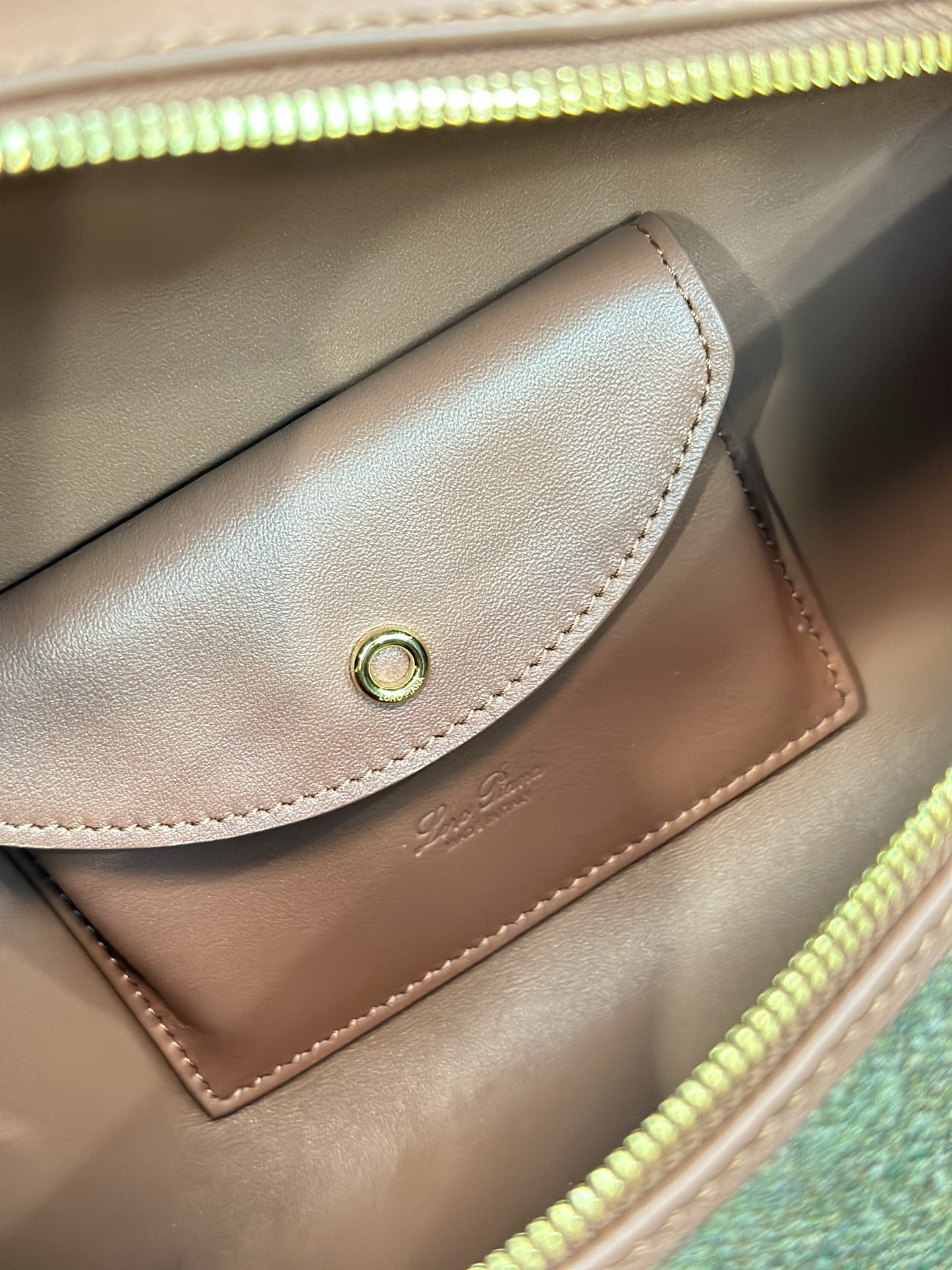 Loropiana new Extra bag 27 upgraded version Italian imported cowhide|Special grade all-steel hardware (exclusive version) 🌟Kill all versions on the market instantly L27 upgraded version, the bag has a large capacity and the material is stiffer and more stylish Restore the counter bag shape, every detail is comparable to the counter Spot goods - Image 9