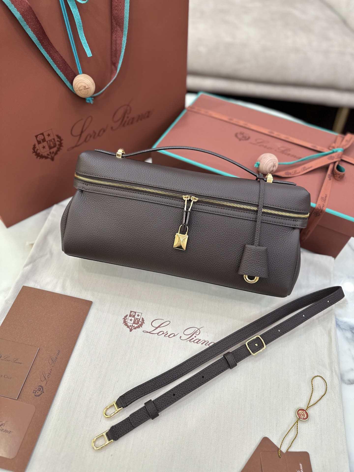 Extra Softy Bag L33 handbag Color: brown Size: 33*14*9cm Handle height: 5cm Shoulder strap length: 41.5cm Main material: cow leather - Image 2
