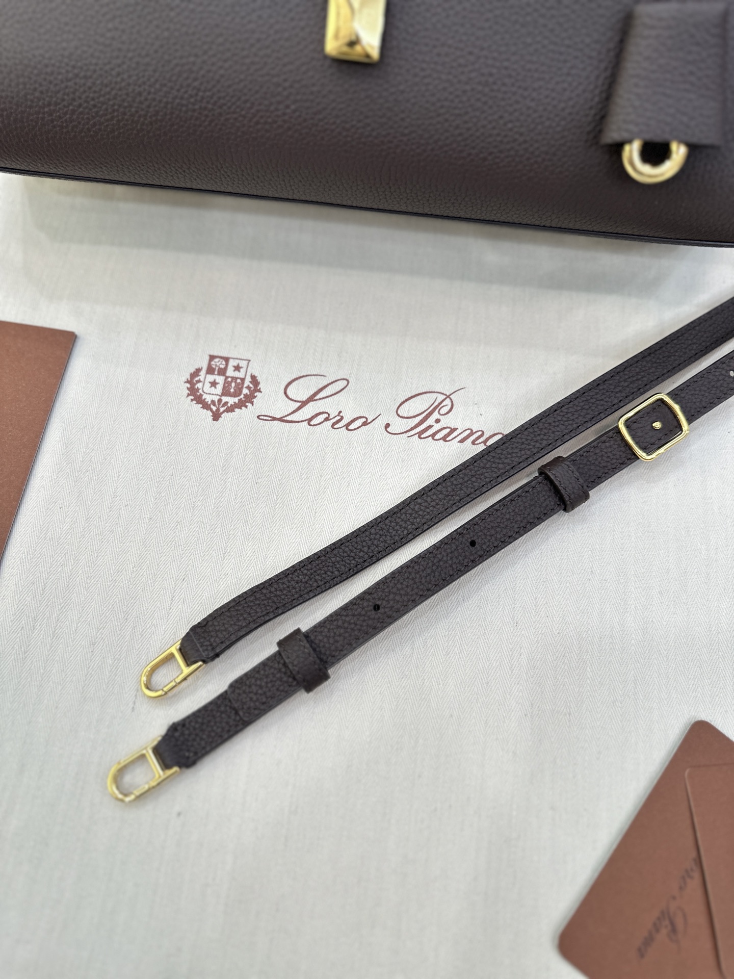 Extra Softy Bag L33 handbag Color: brown Size: 33*14*9cm Handle height: 5cm Shoulder strap length: 41.5cm Main material: cow leather - Image 3