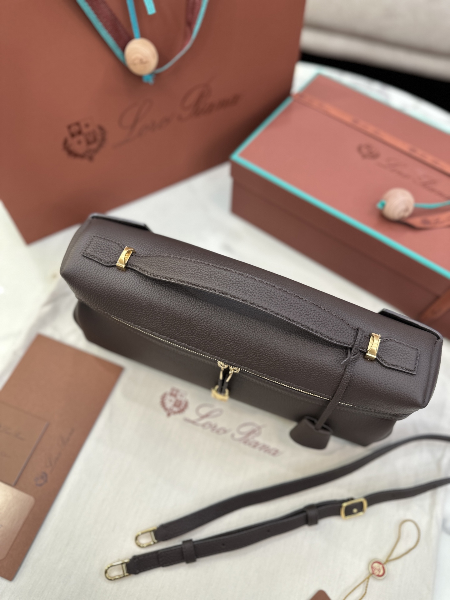 Extra Softy Bag L33 handbag Color: brown Size: 33*14*9cm Handle height: 5cm Shoulder strap length: 41.5cm Main material: cow leather - Image 5