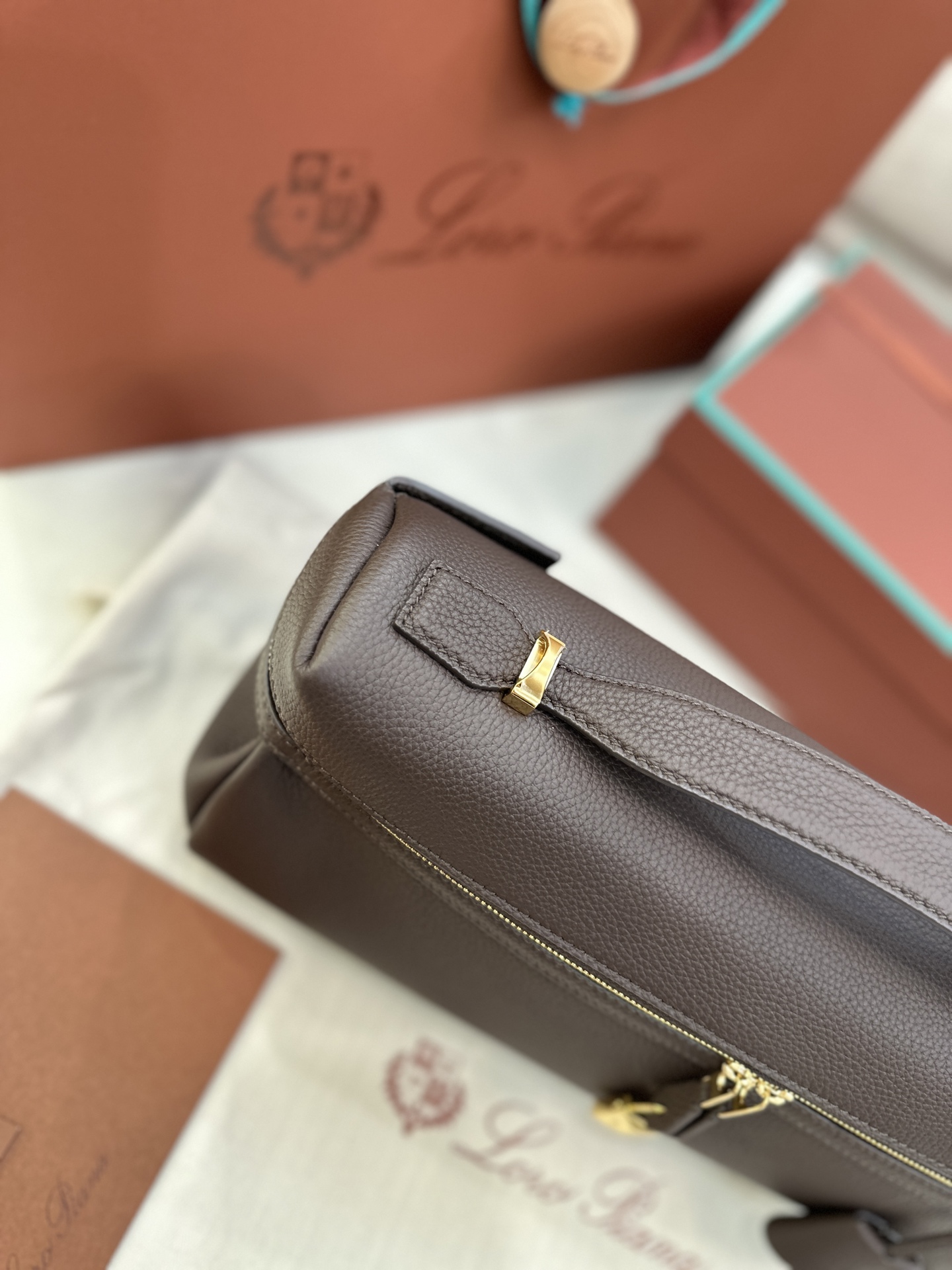 Extra Softy Bag L33 handbag Color: brown Size: 33*14*9cm Handle height: 5cm Shoulder strap length: 41.5cm Main material: cow leather - Image 6