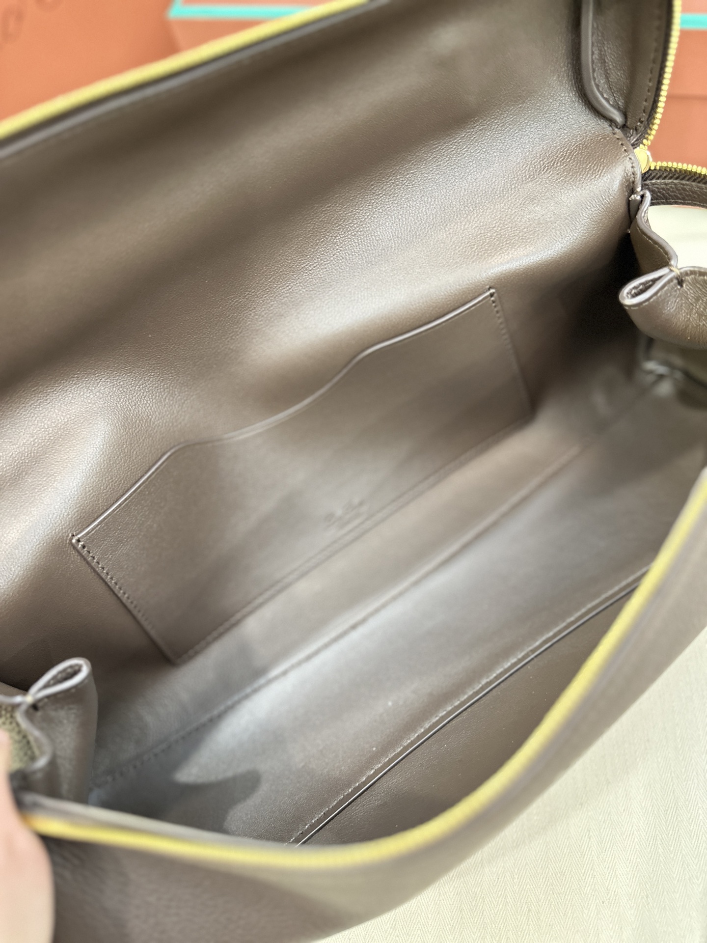 Extra Softy Bag L33 handbag Color: brown Size: 33*14*9cm Handle height: 5cm Shoulder strap length: 41.5cm Main material: cow leather - Image 9